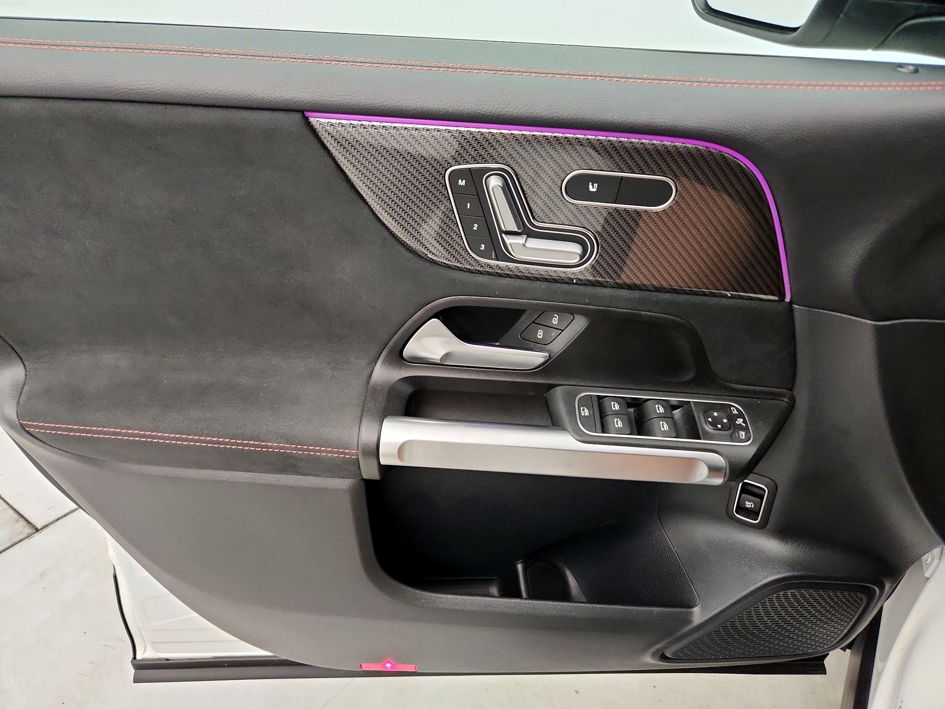 Thumbnail: 2022 Mercedes-Benz GLB - 12