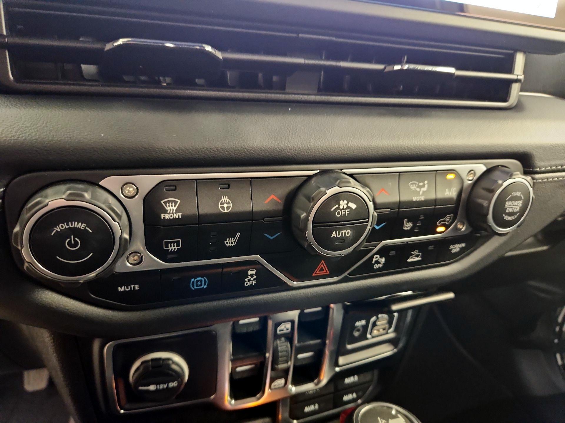Thumbnail: 2024 Jeep Wrangler - 17