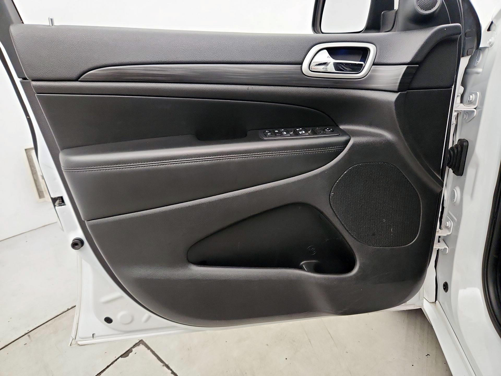Thumbnail: 2019 Jeep Grand Cherokee - 12