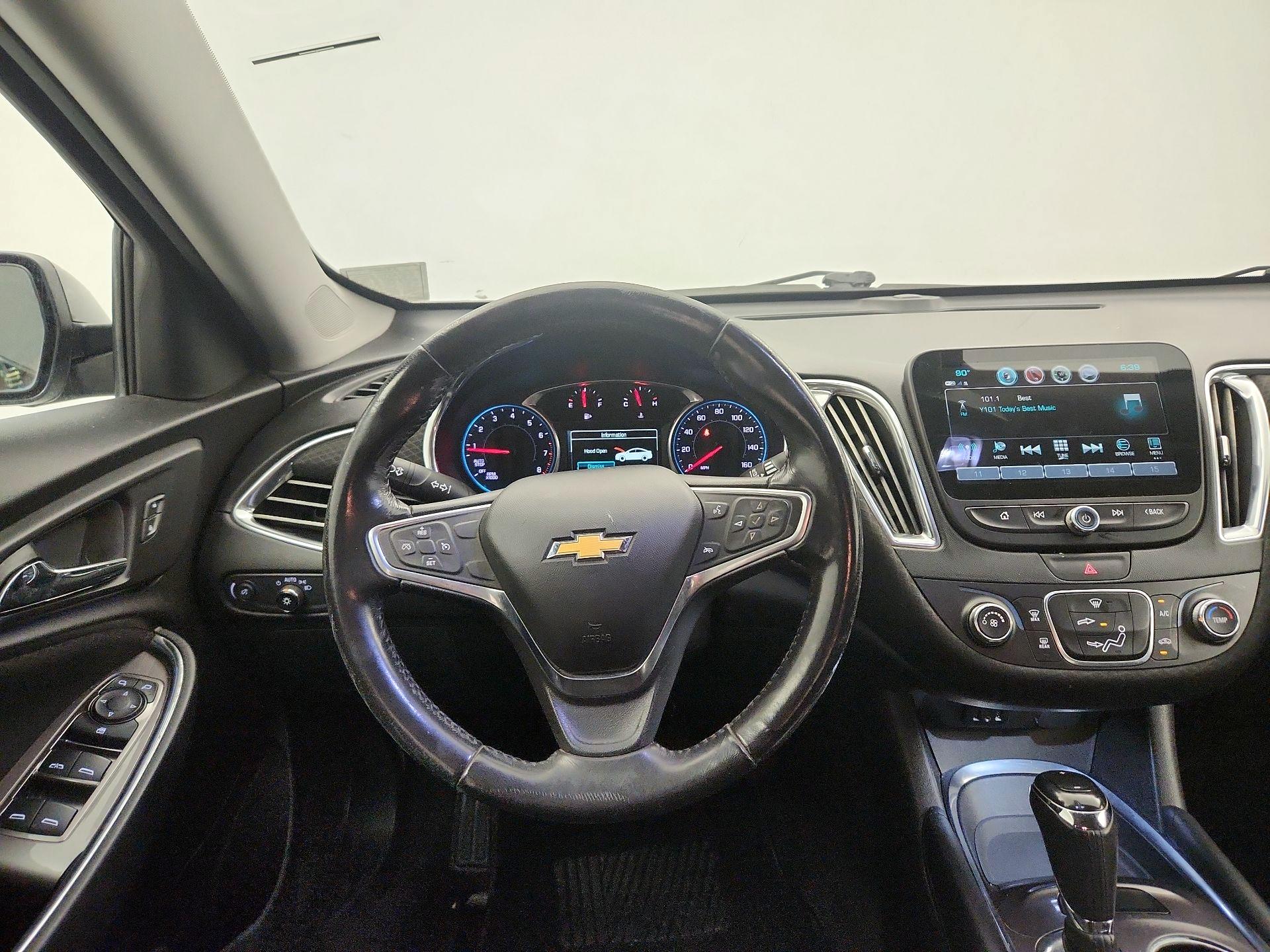 Thumbnail: 2018 Chevrolet Malibu - 10