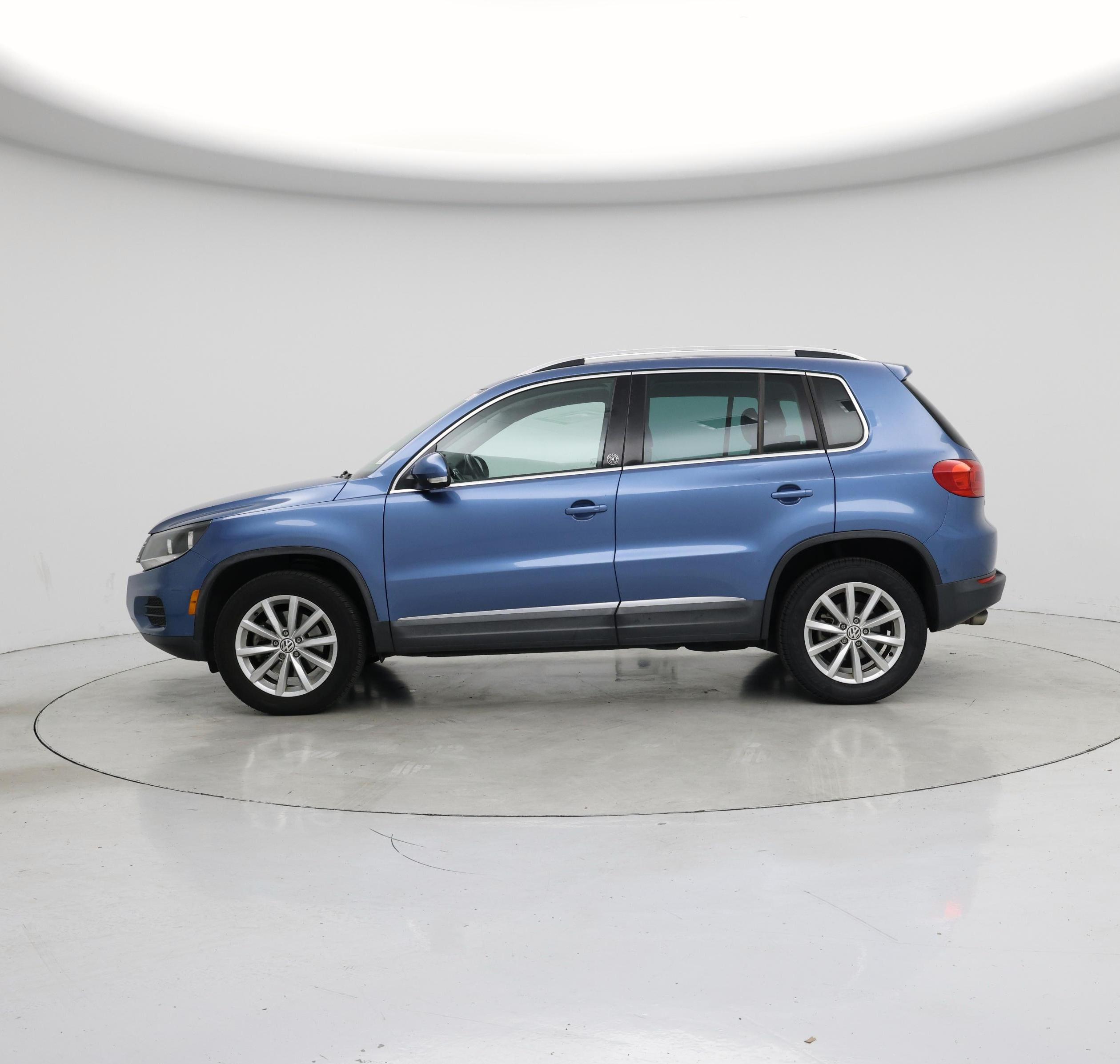 Thumbnail: 2017 Volkswagen Tiguan - 3