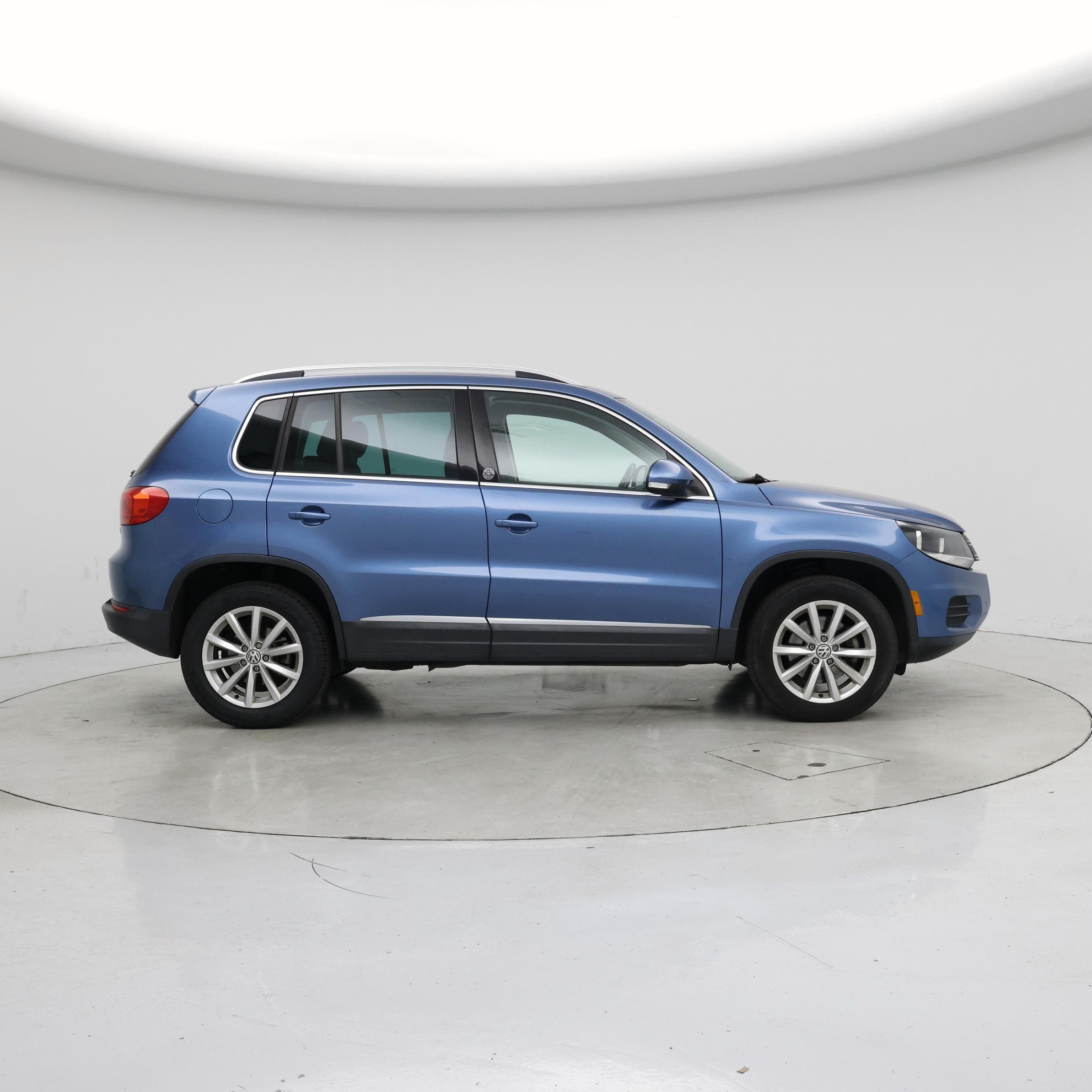 Thumbnail: 2017 Volkswagen Tiguan - 7
