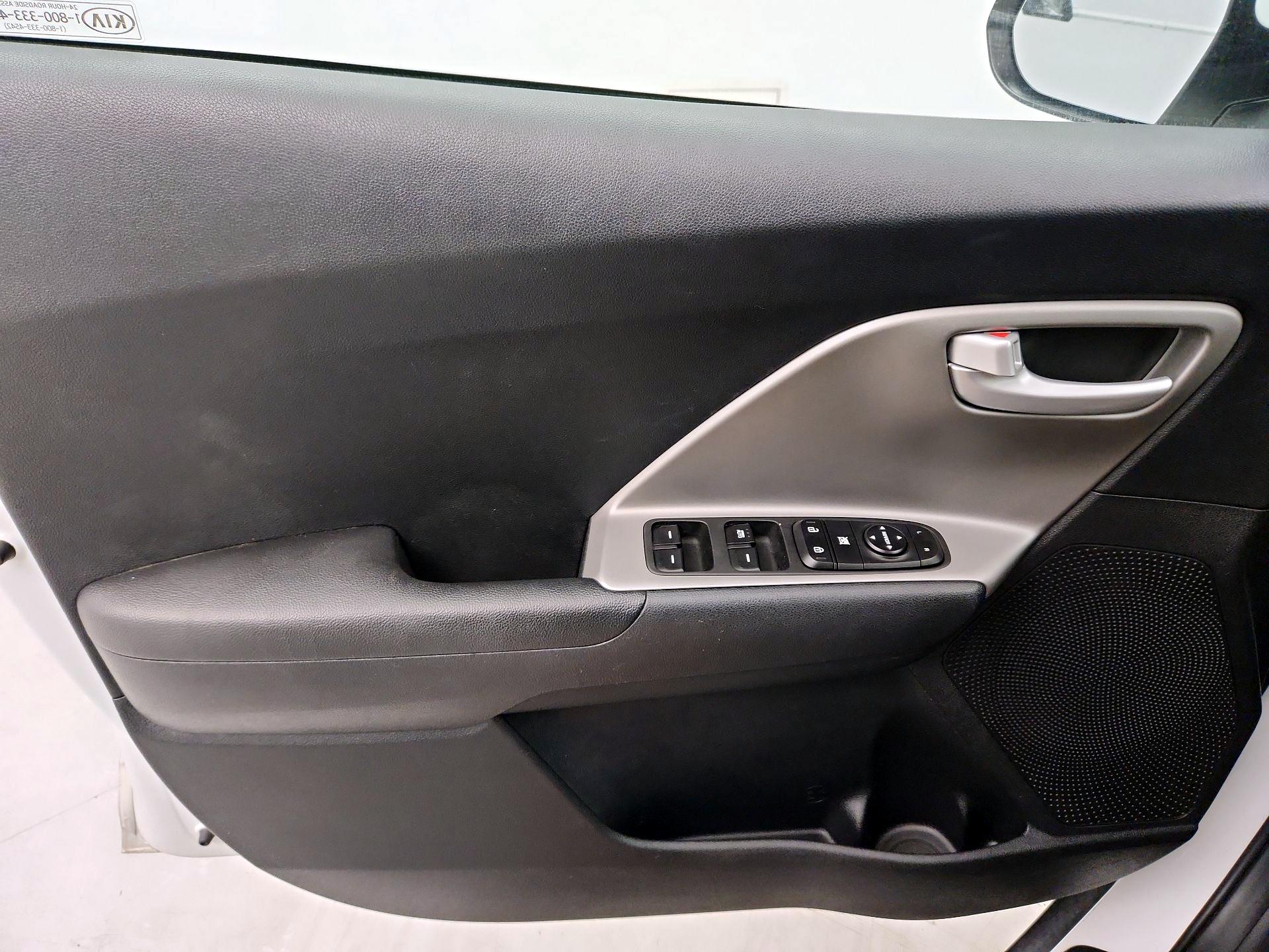 Thumbnail: 2019 Kia Niro - 12