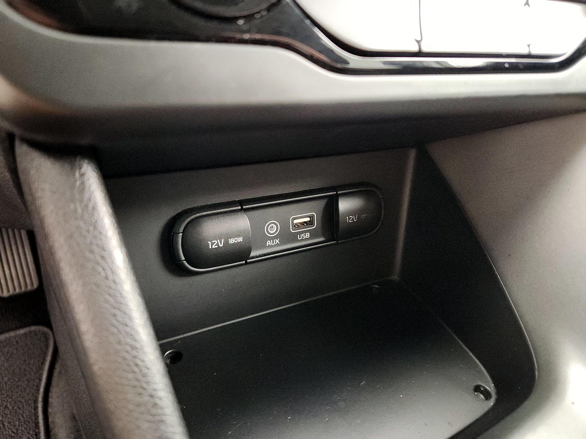 Thumbnail: 2019 Kia Niro - 18