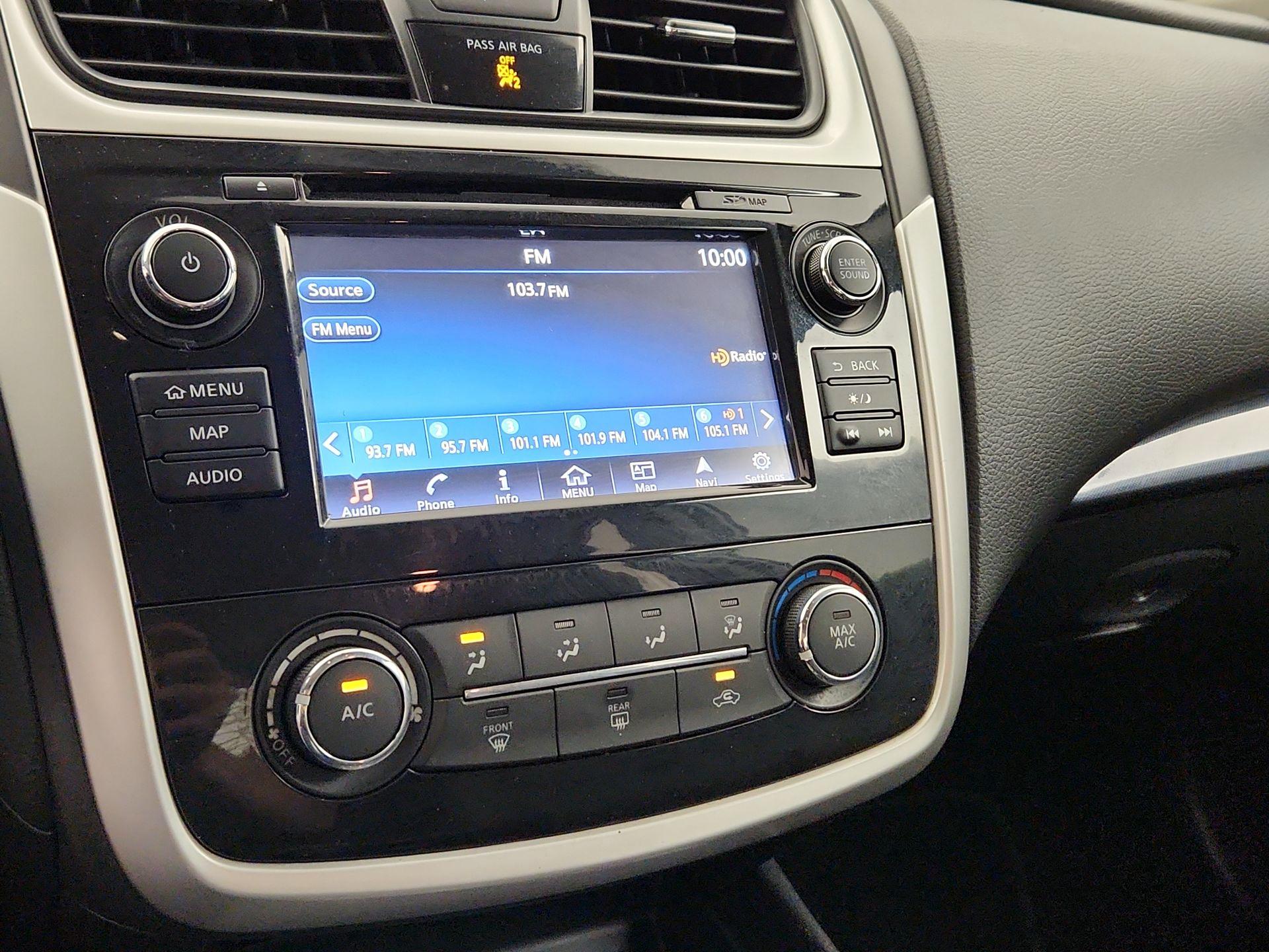 Thumbnail: 2018 Nissan Altima - 16