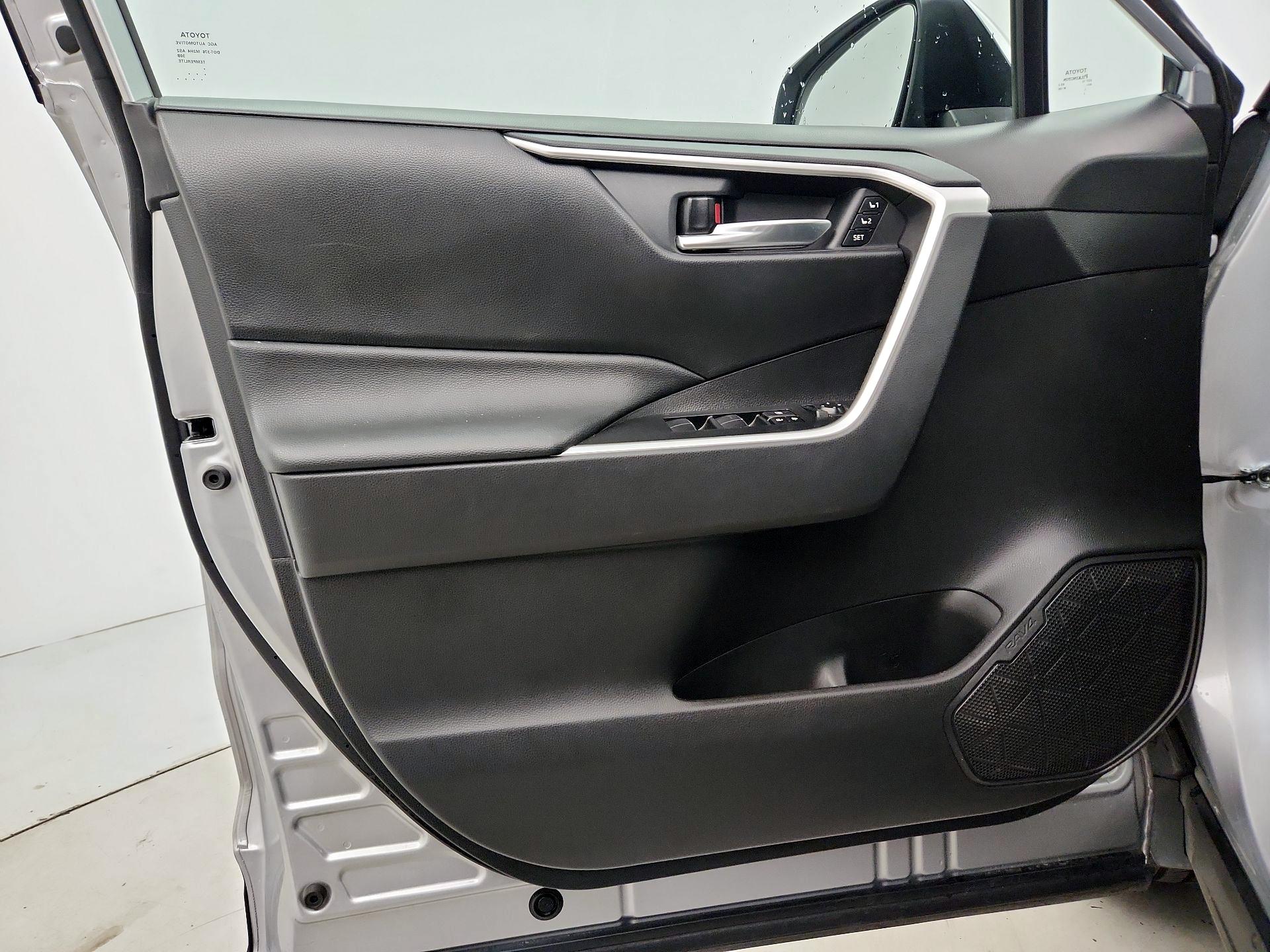 Thumbnail: 2021 Toyota RAV4 - 12