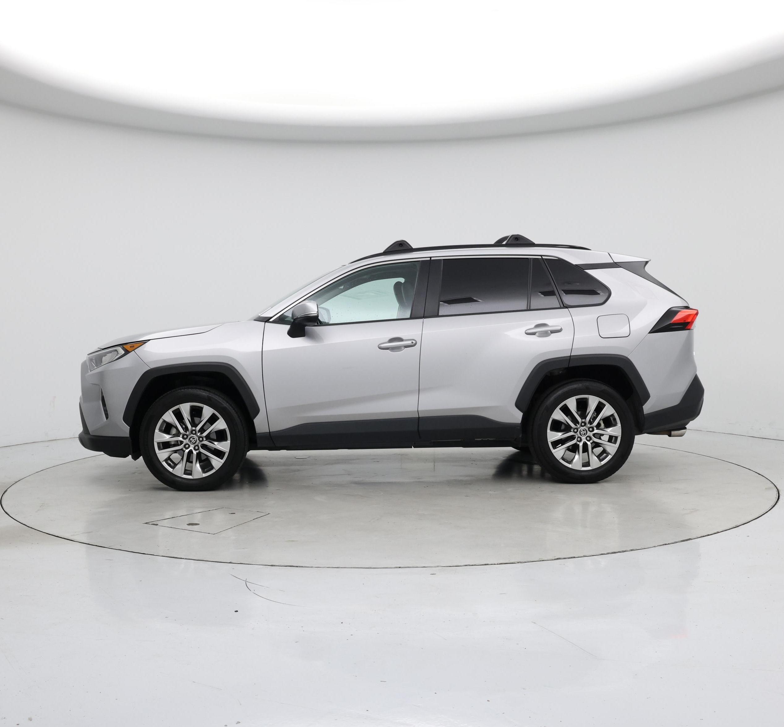 Thumbnail: 2021 Toyota RAV4 - 3