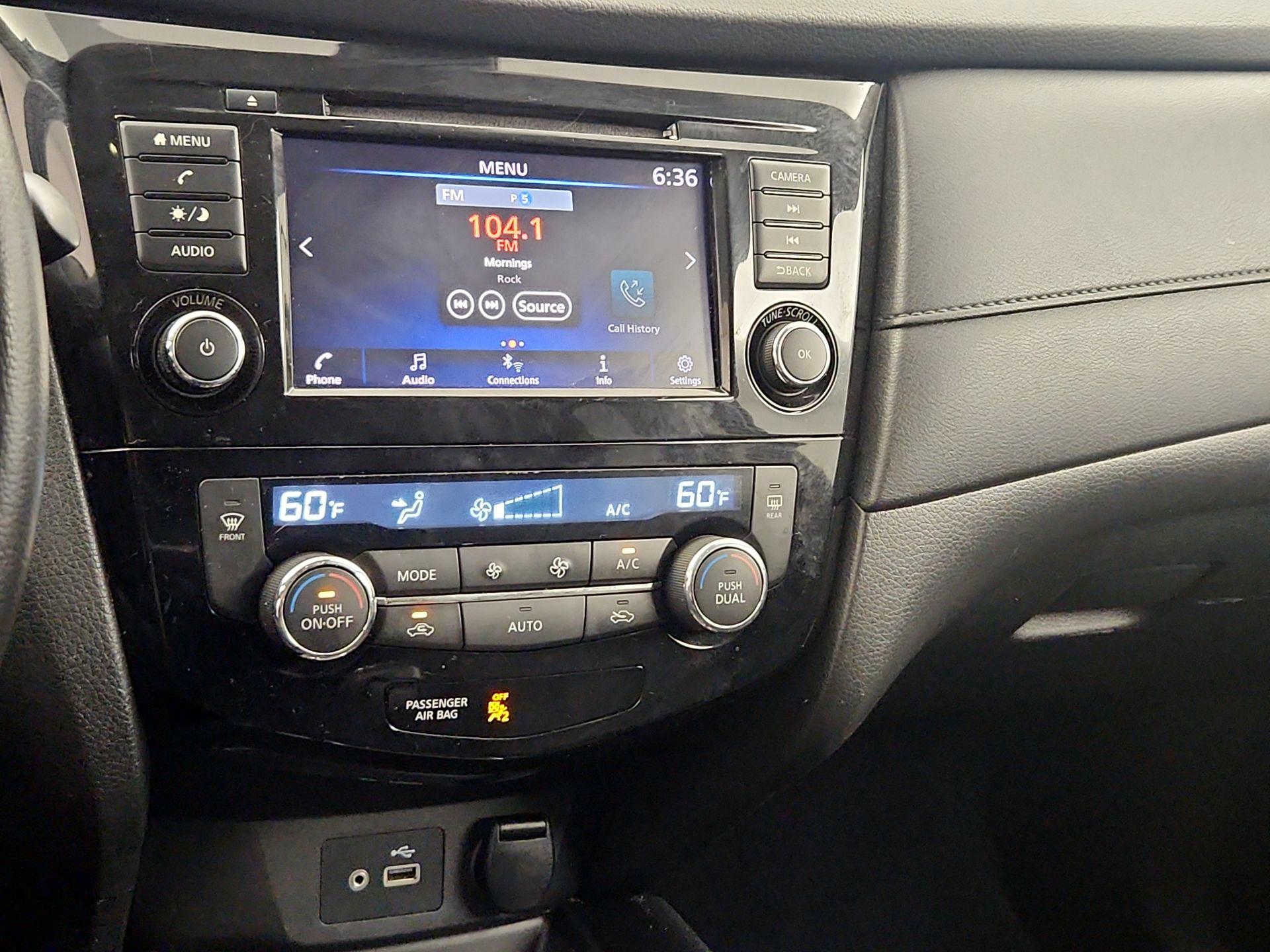 Thumbnail: 2019 Nissan Rogue - 16