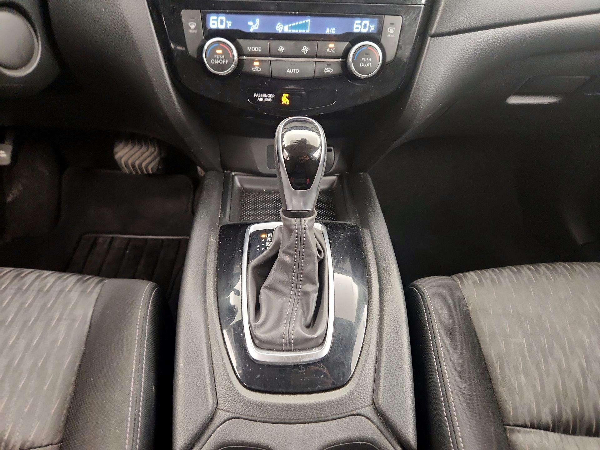 Thumbnail: 2019 Nissan Rogue - 17
