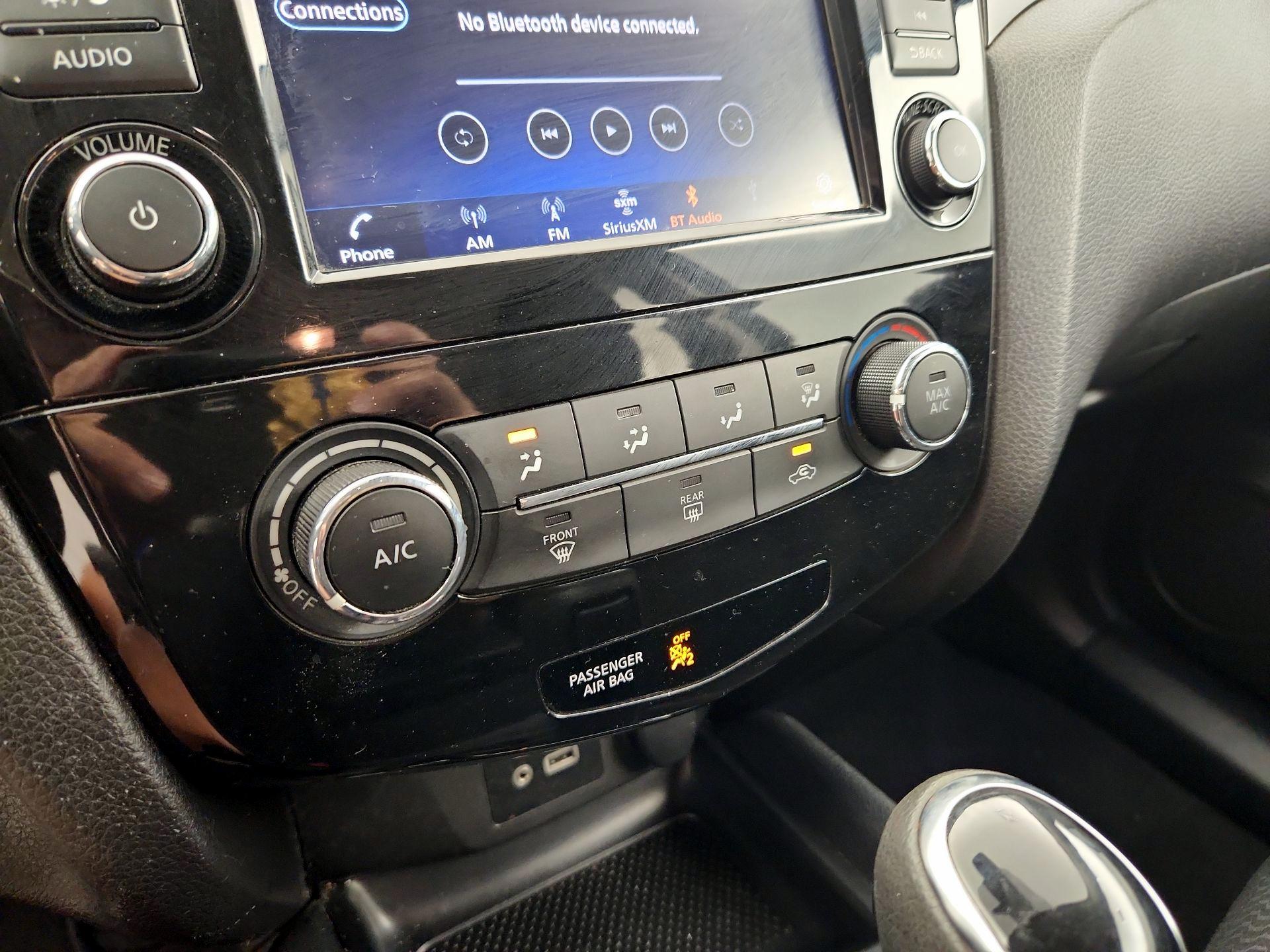Thumbnail: 2020 Nissan Rogue Sport - 16