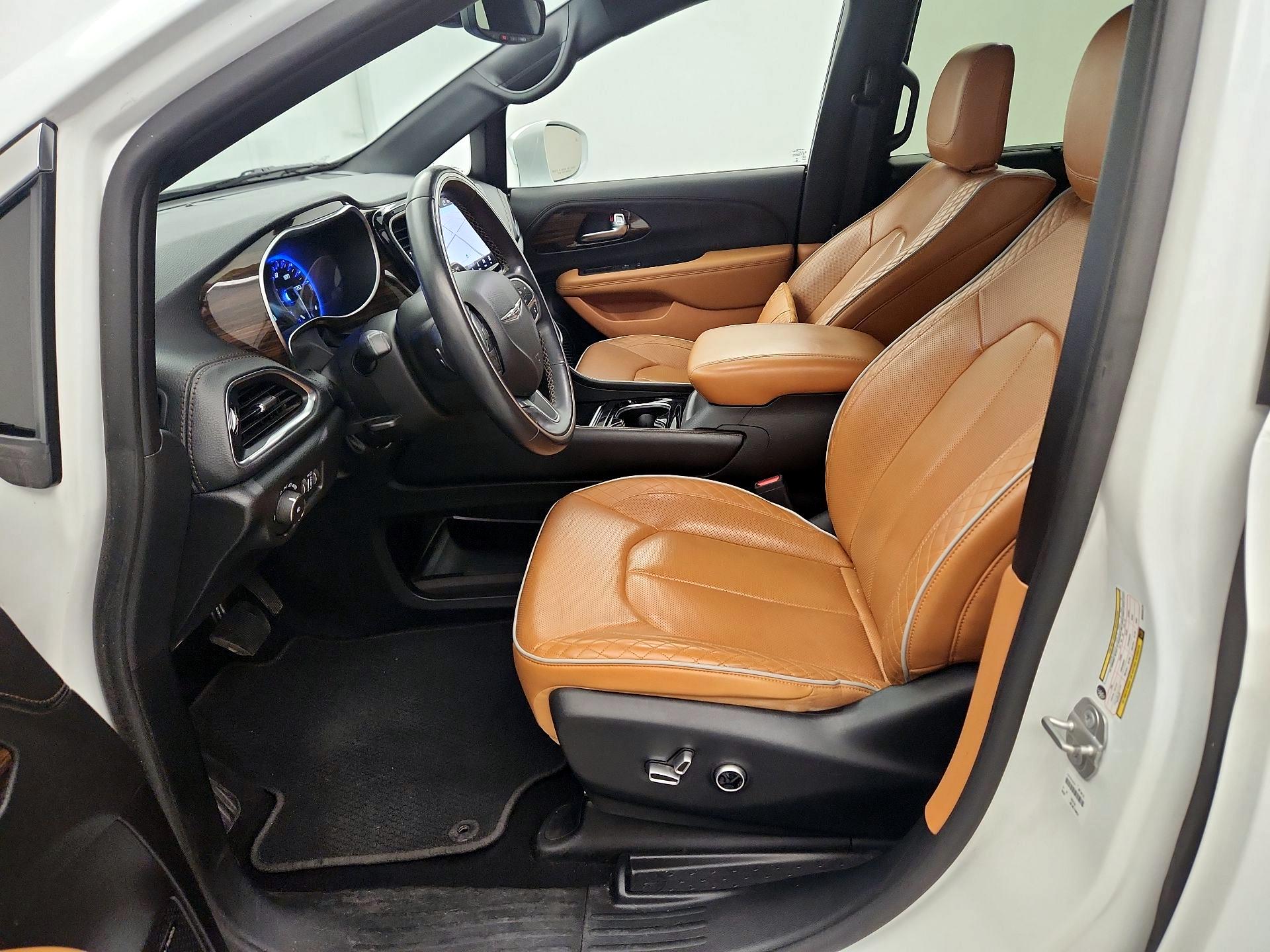 Thumbnail: 2021 Chrysler Pacifica - 11