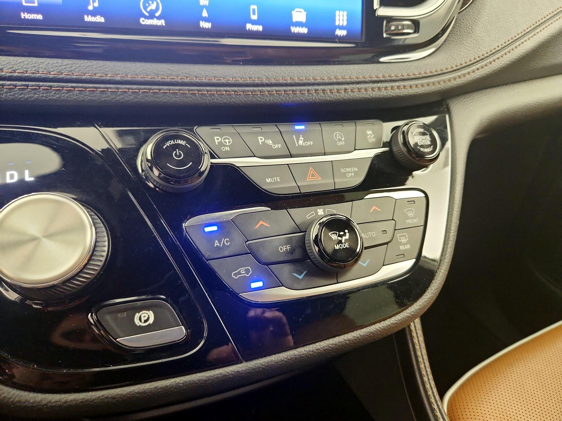 Thumbnail: 2021 Chrysler Pacifica - 17