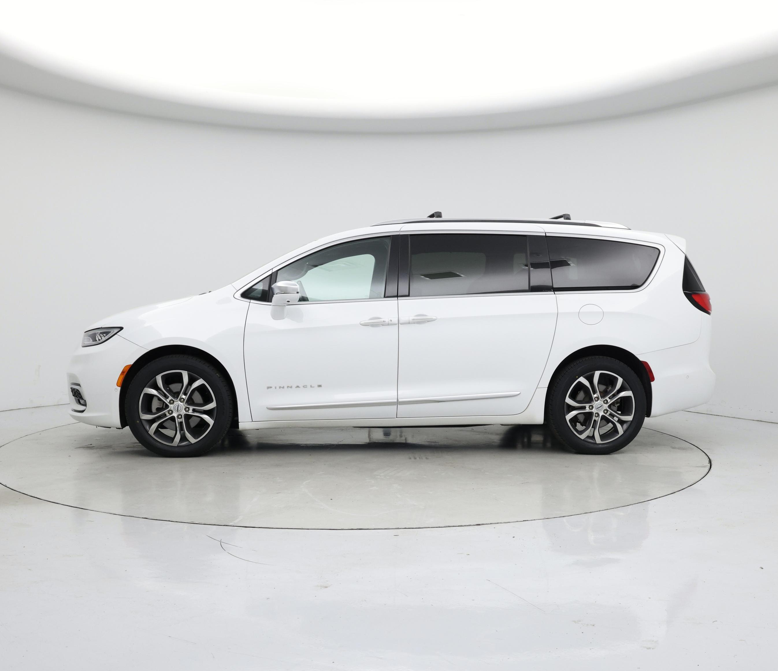 Thumbnail: 2021 Chrysler Pacifica - 3