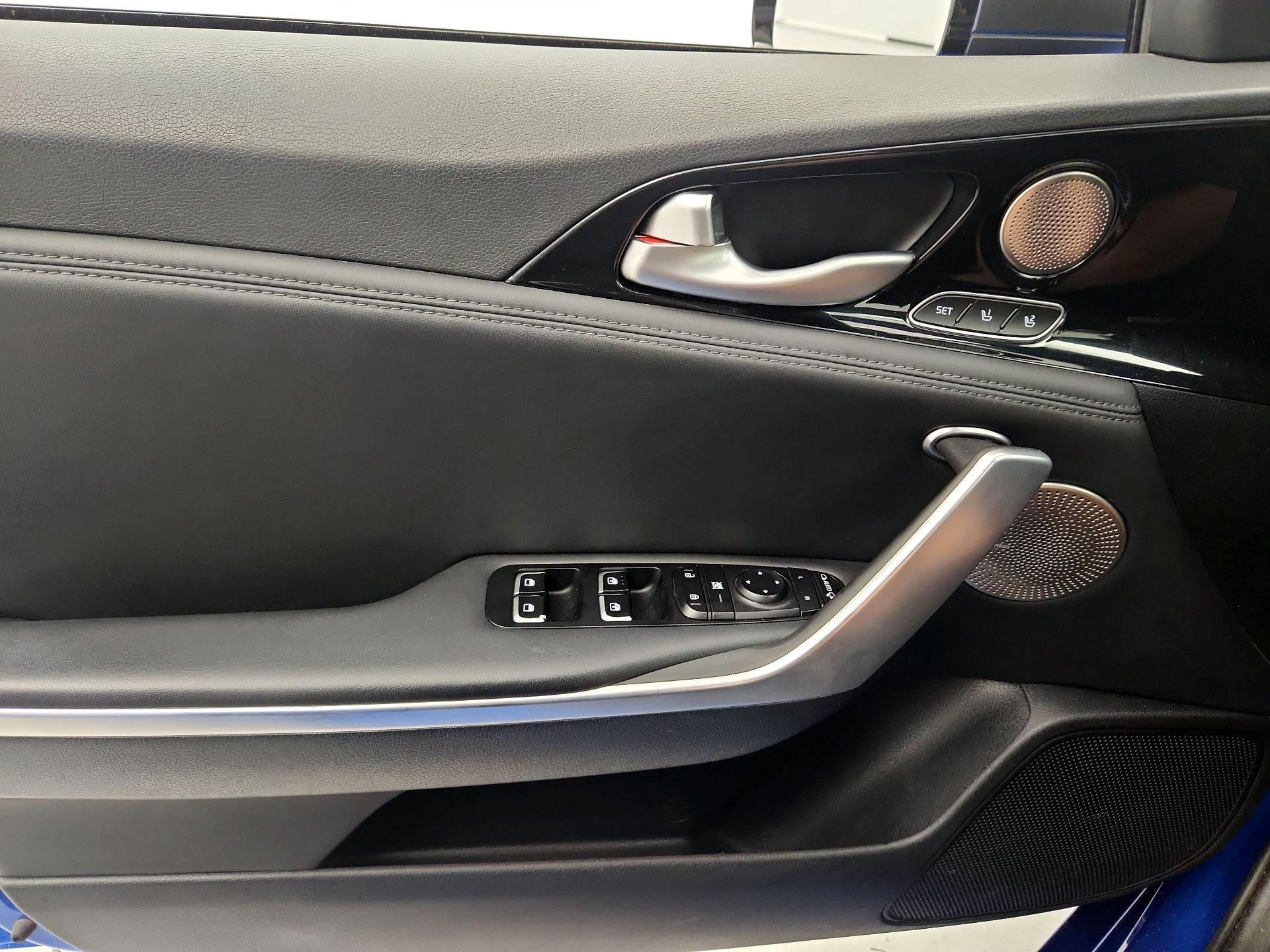 Thumbnail: 2018 Kia Stinger - 12