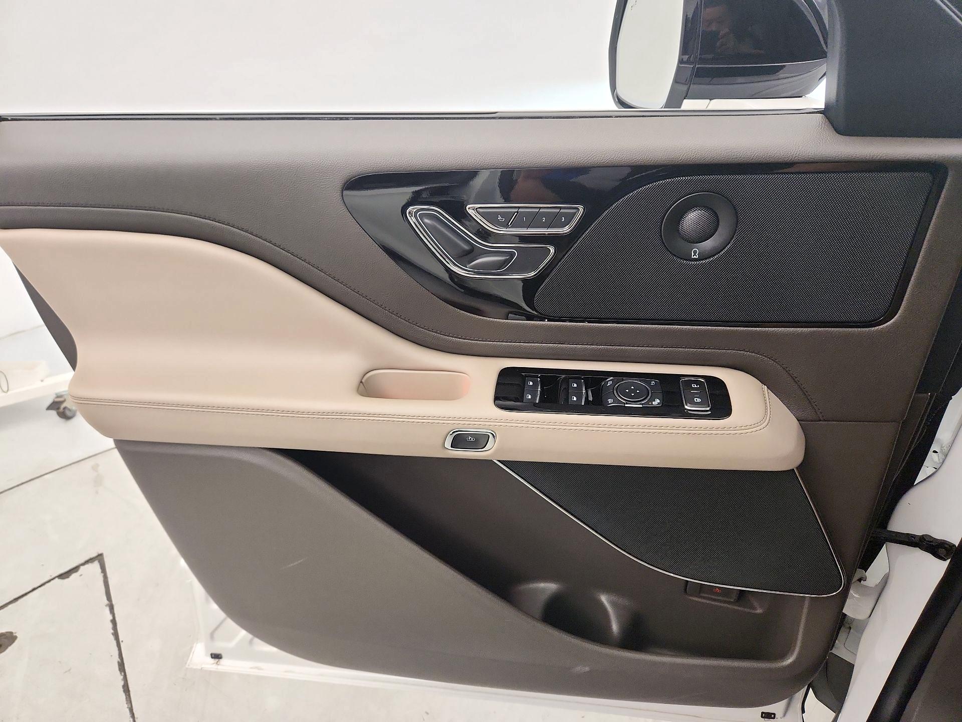 Thumbnail: 2023 Lincoln Aviator - 12