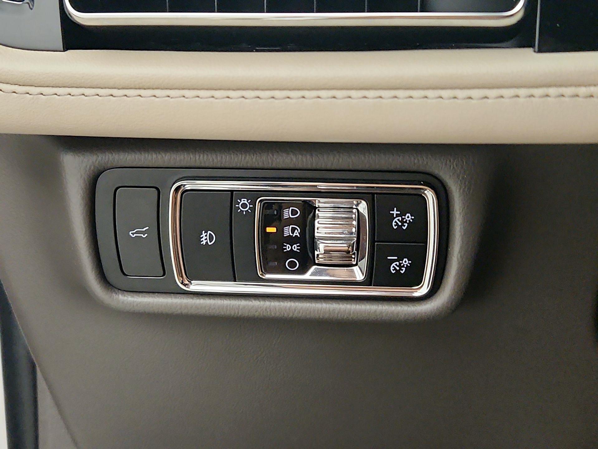 Thumbnail: 2023 Lincoln Aviator - 13