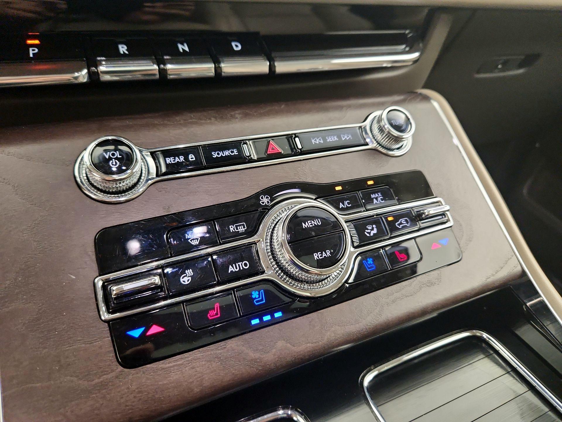 Thumbnail: 2023 Lincoln Aviator - 17