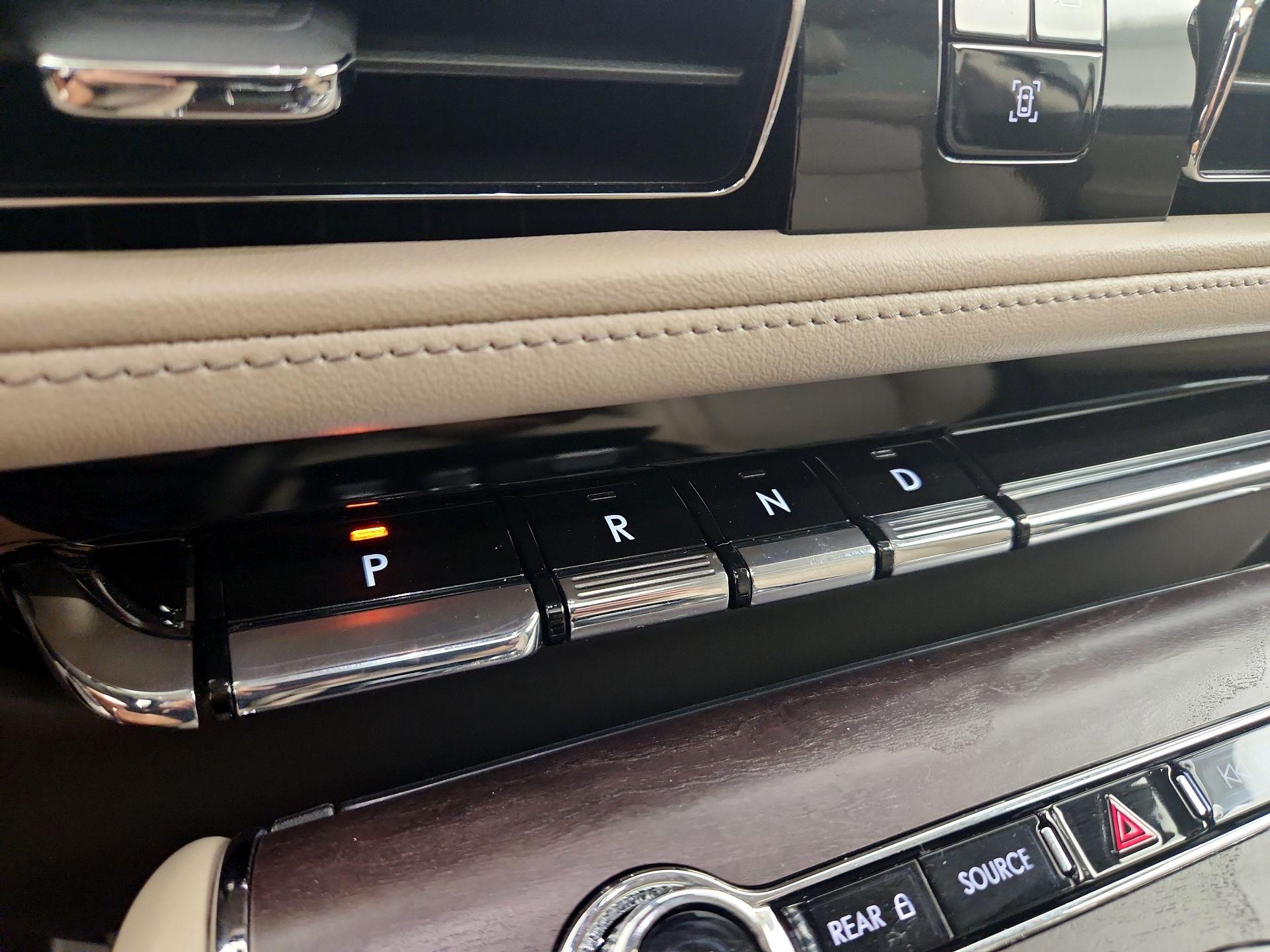 Thumbnail: 2023 Lincoln Aviator - 18