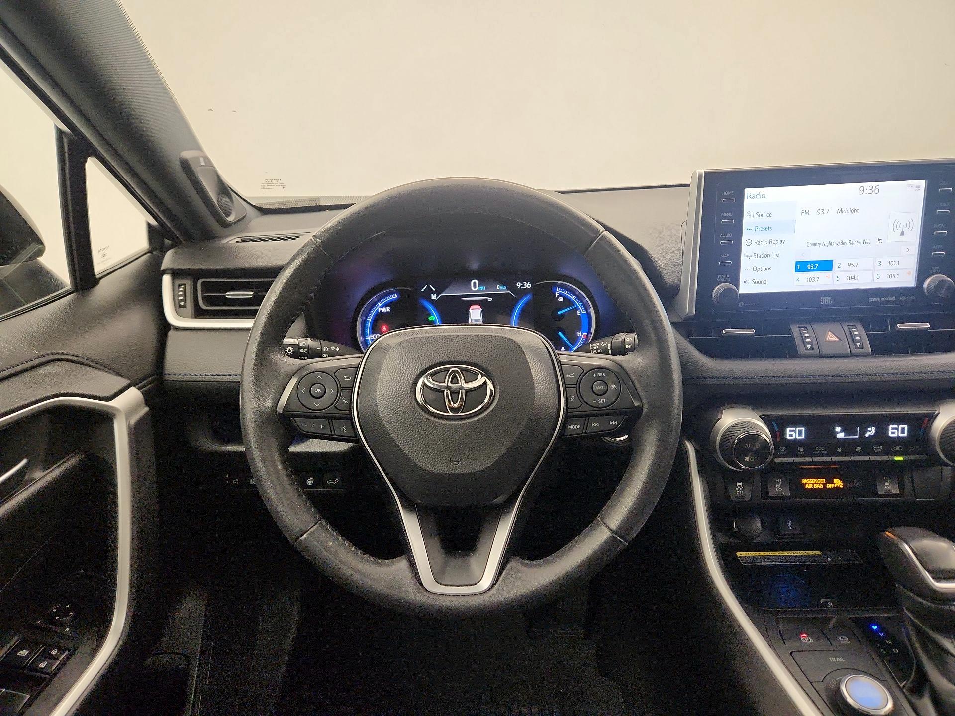 Thumbnail: 2021 Toyota RAV4 - 10