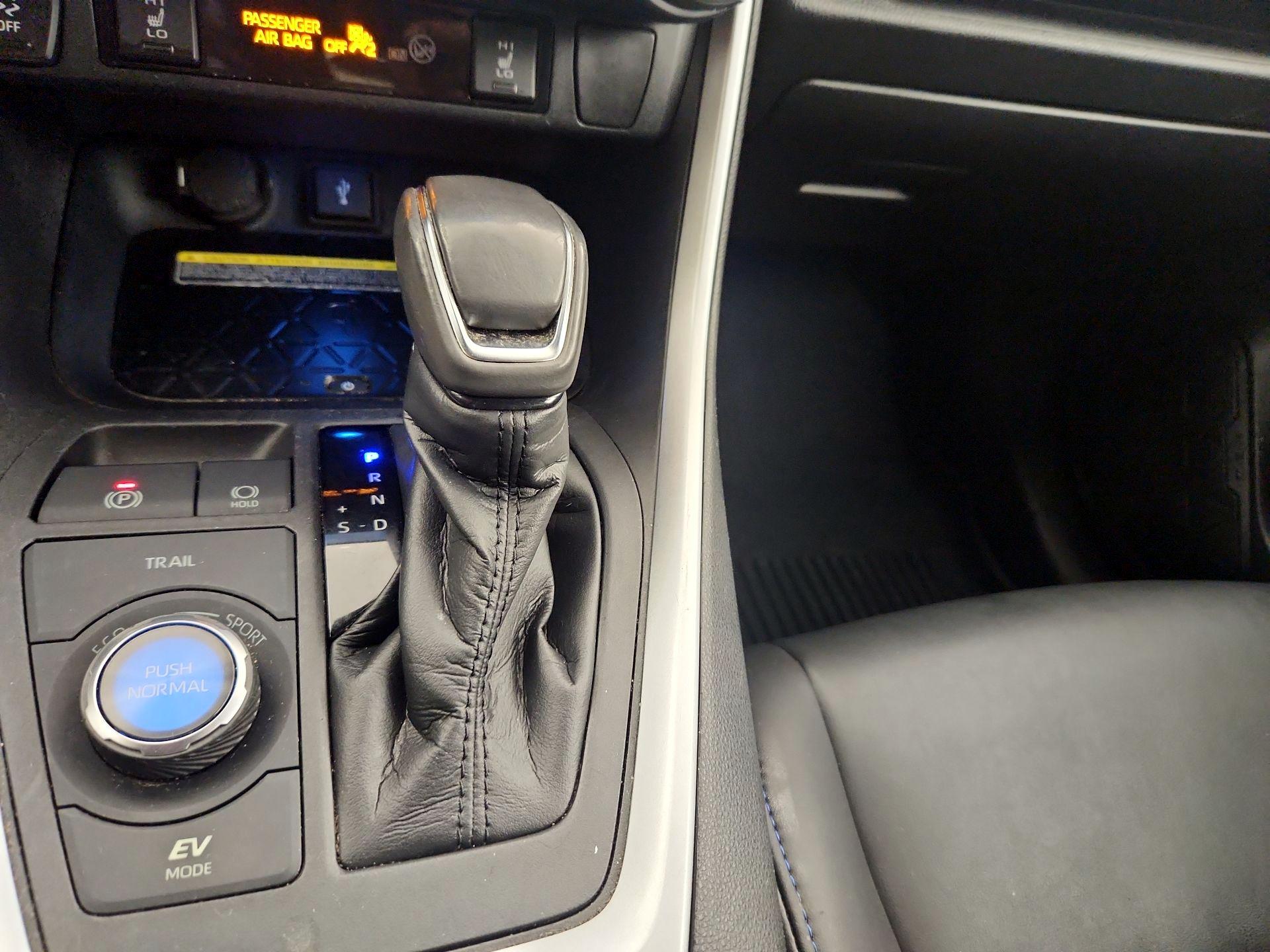 Thumbnail: 2021 Toyota RAV4 - 17