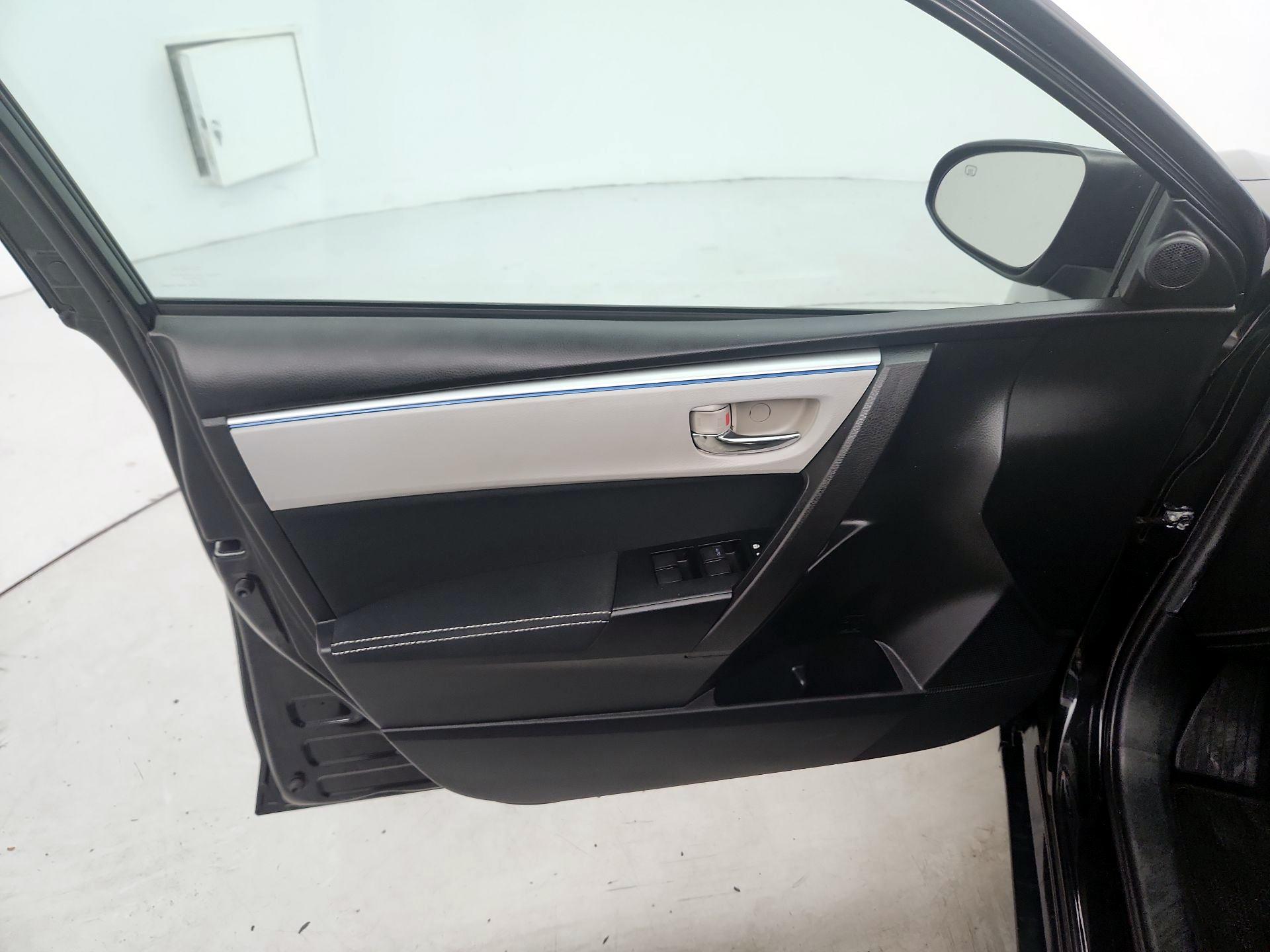 Thumbnail: 2015 Toyota Corolla - 12