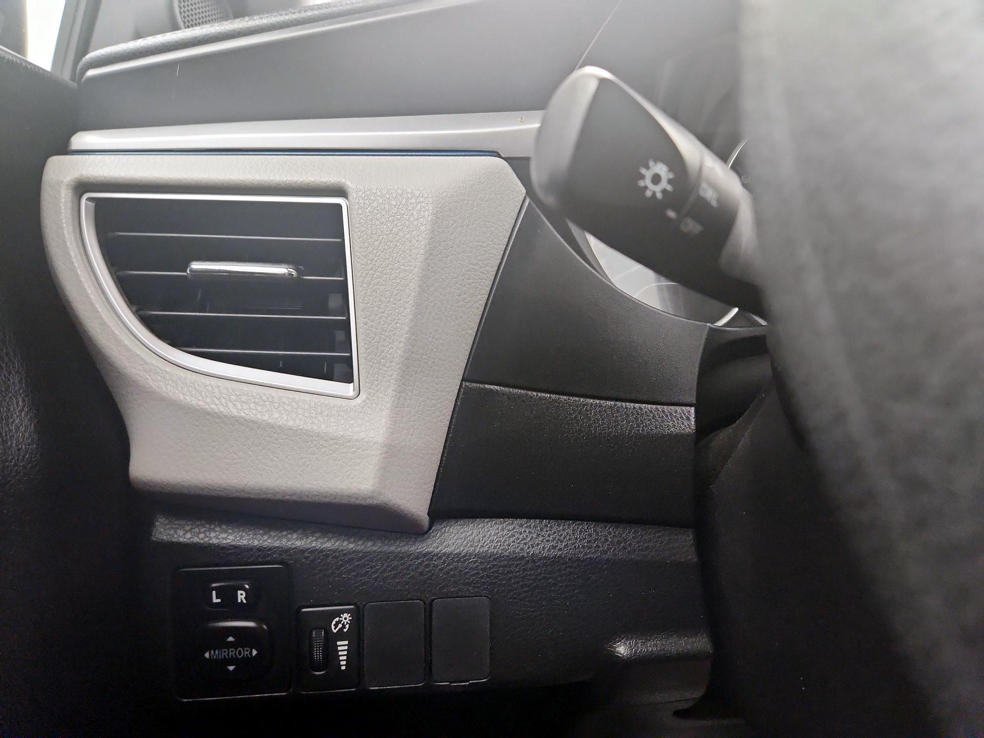 Thumbnail: 2015 Toyota Corolla - 13