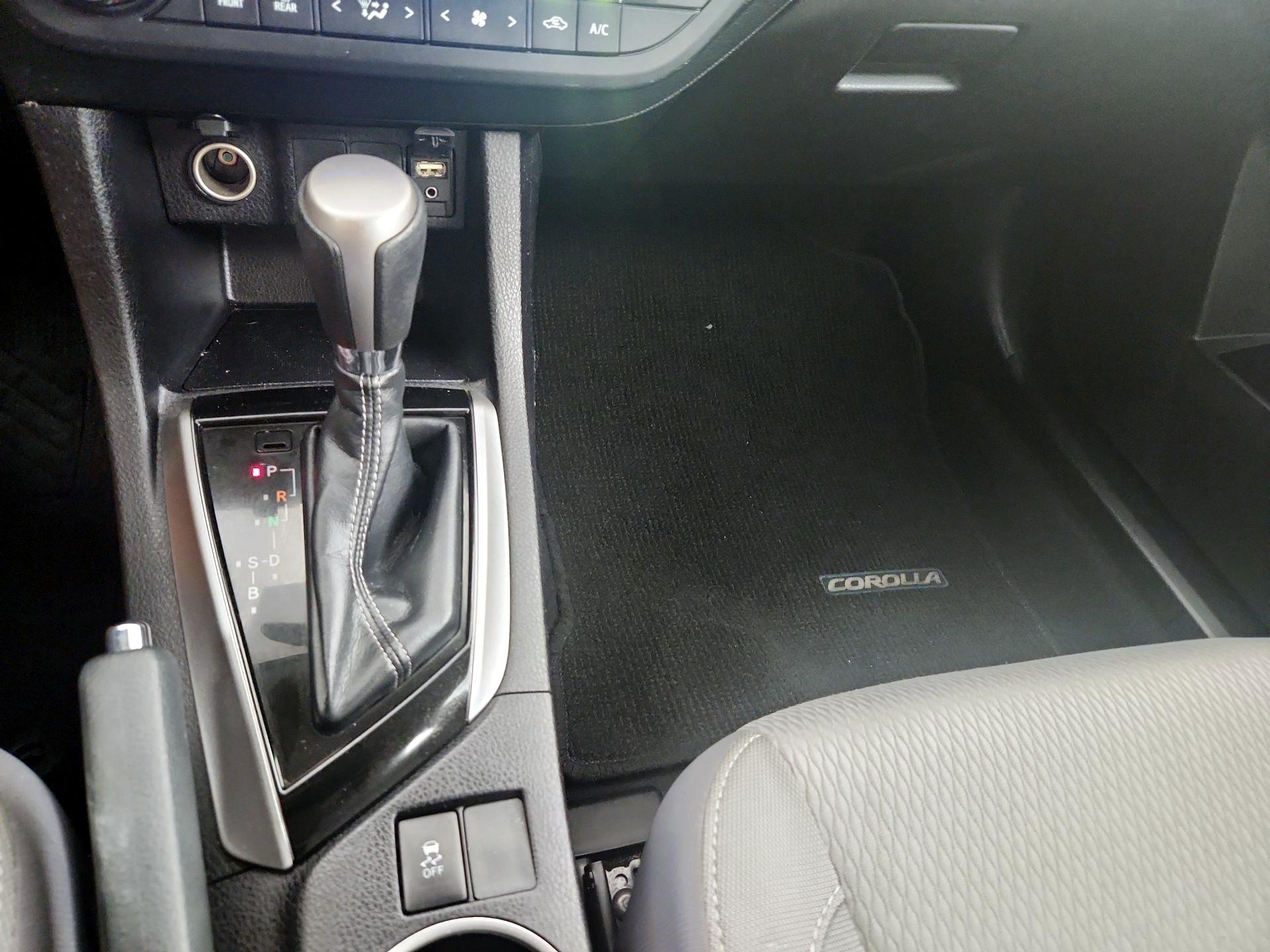 Thumbnail: 2015 Toyota Corolla - 17