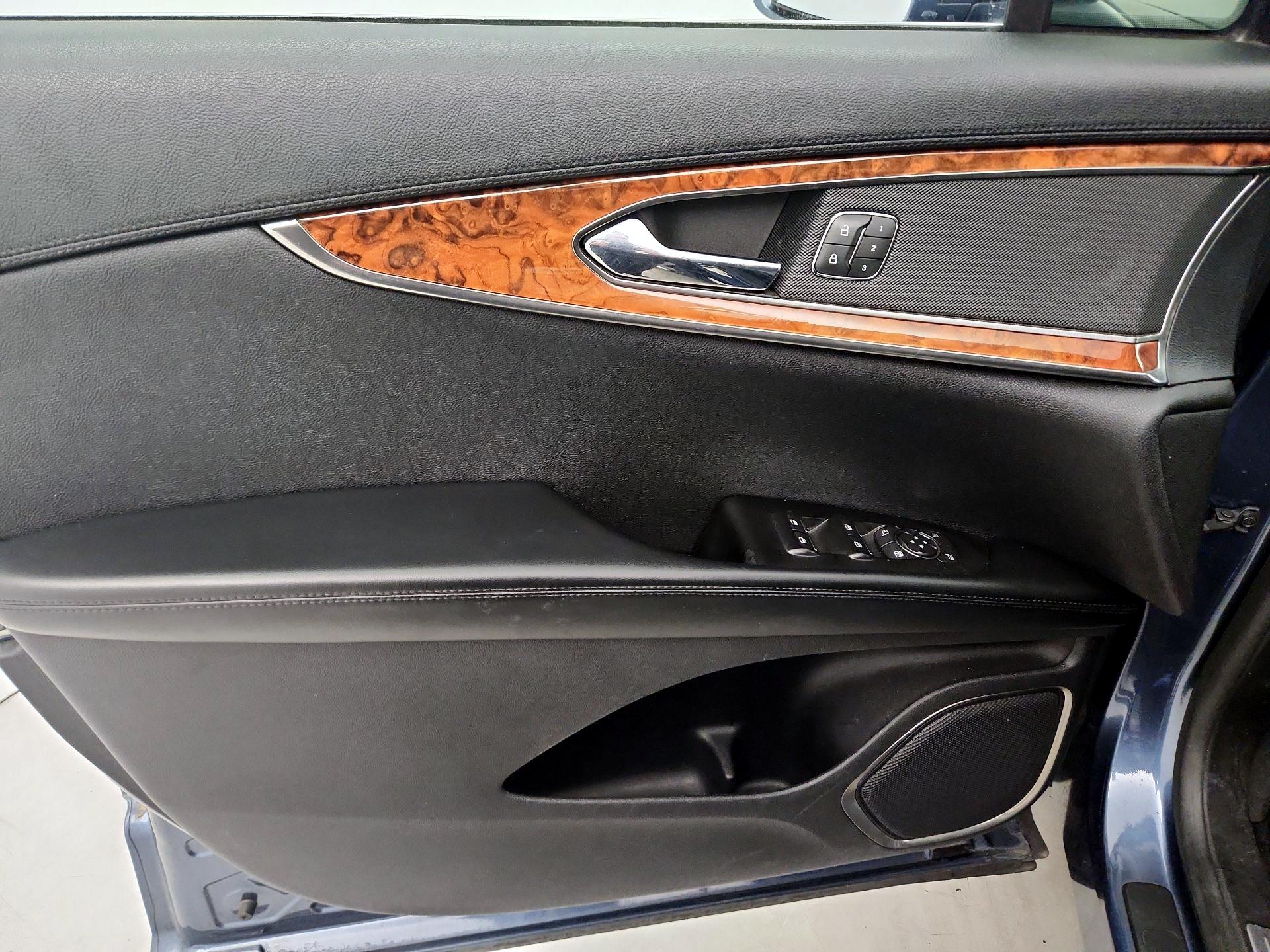Thumbnail: 2019 Lincoln Nautilus - 12