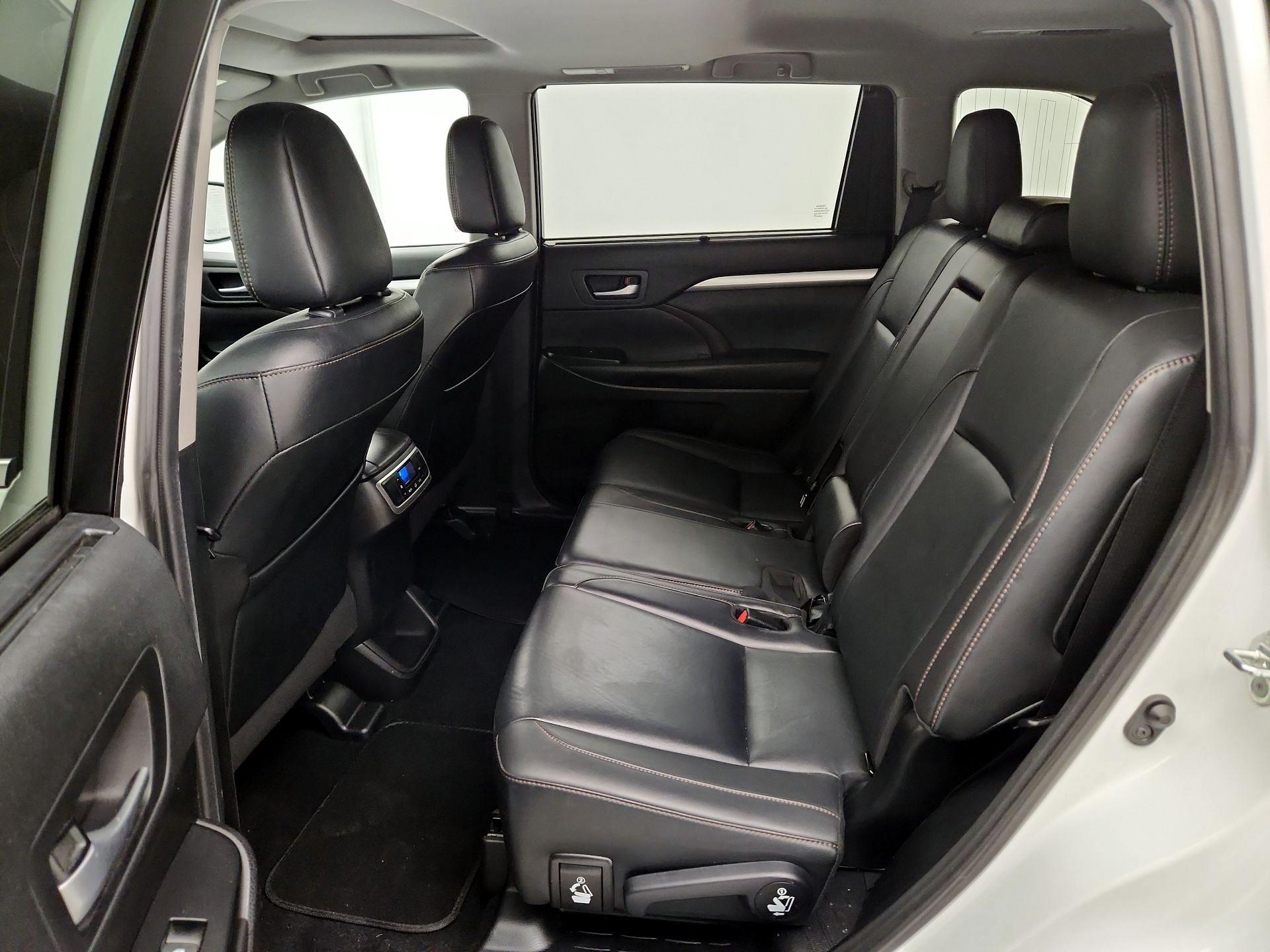 Thumbnail: 2019 Toyota Highlander - 20