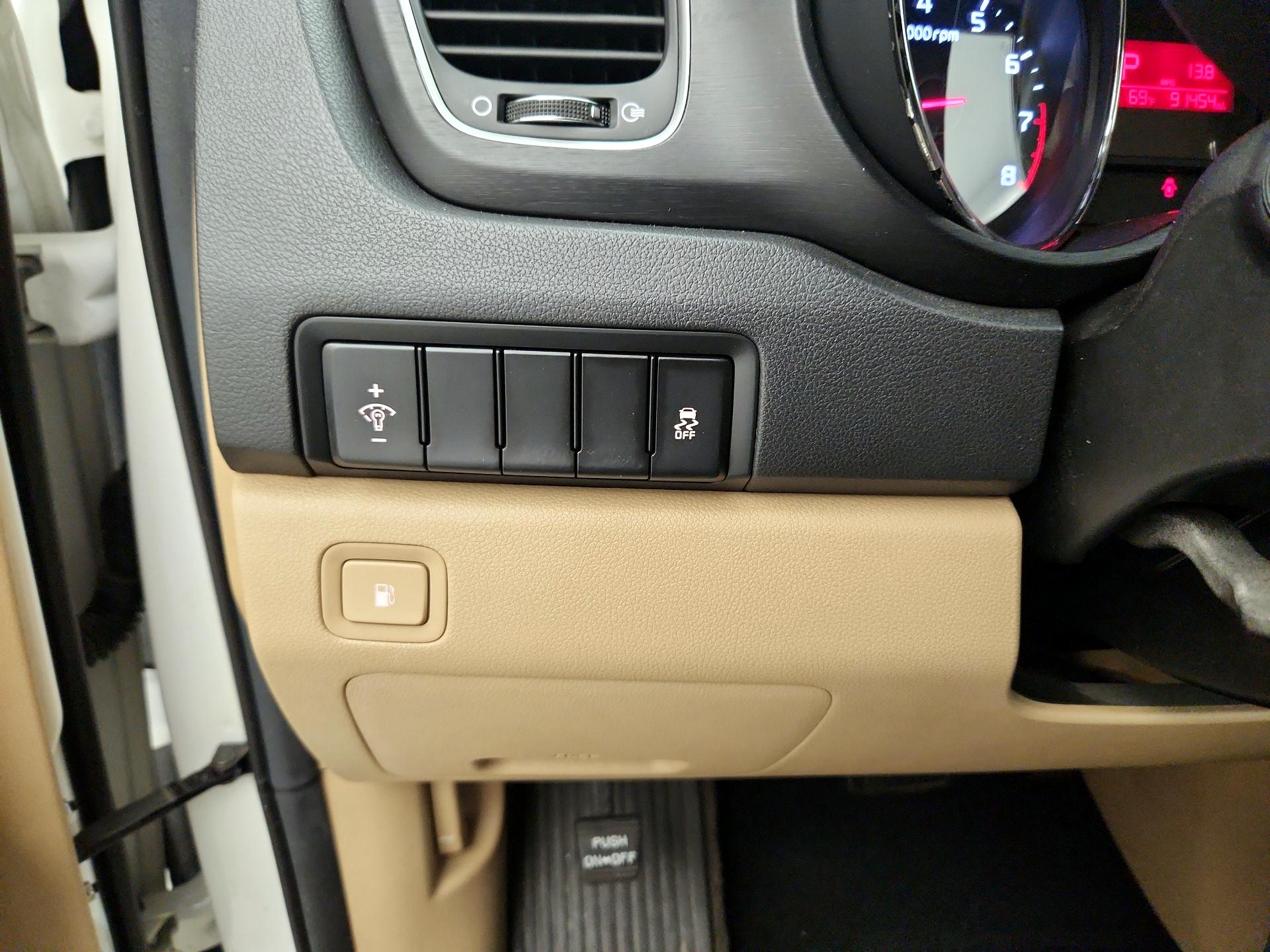 Thumbnail: 2016 Kia Sedona - 13