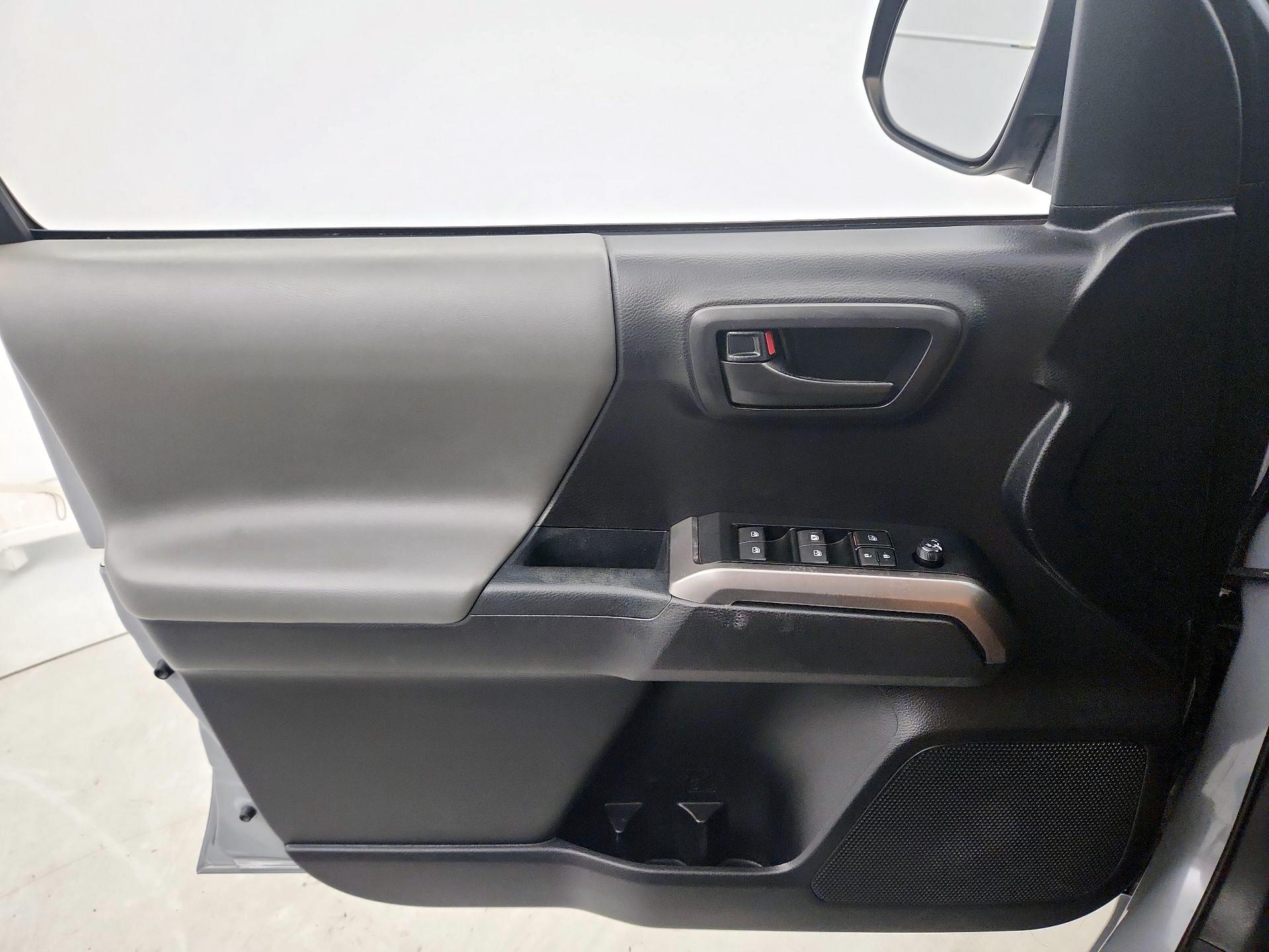 Thumbnail: 2021 Toyota Tacoma - 12