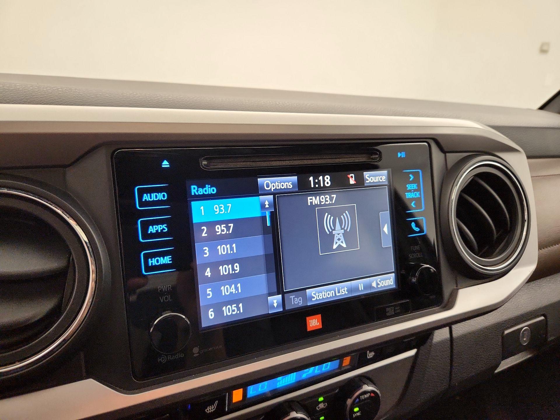 Thumbnail: 2016 Toyota Tacoma - 15
