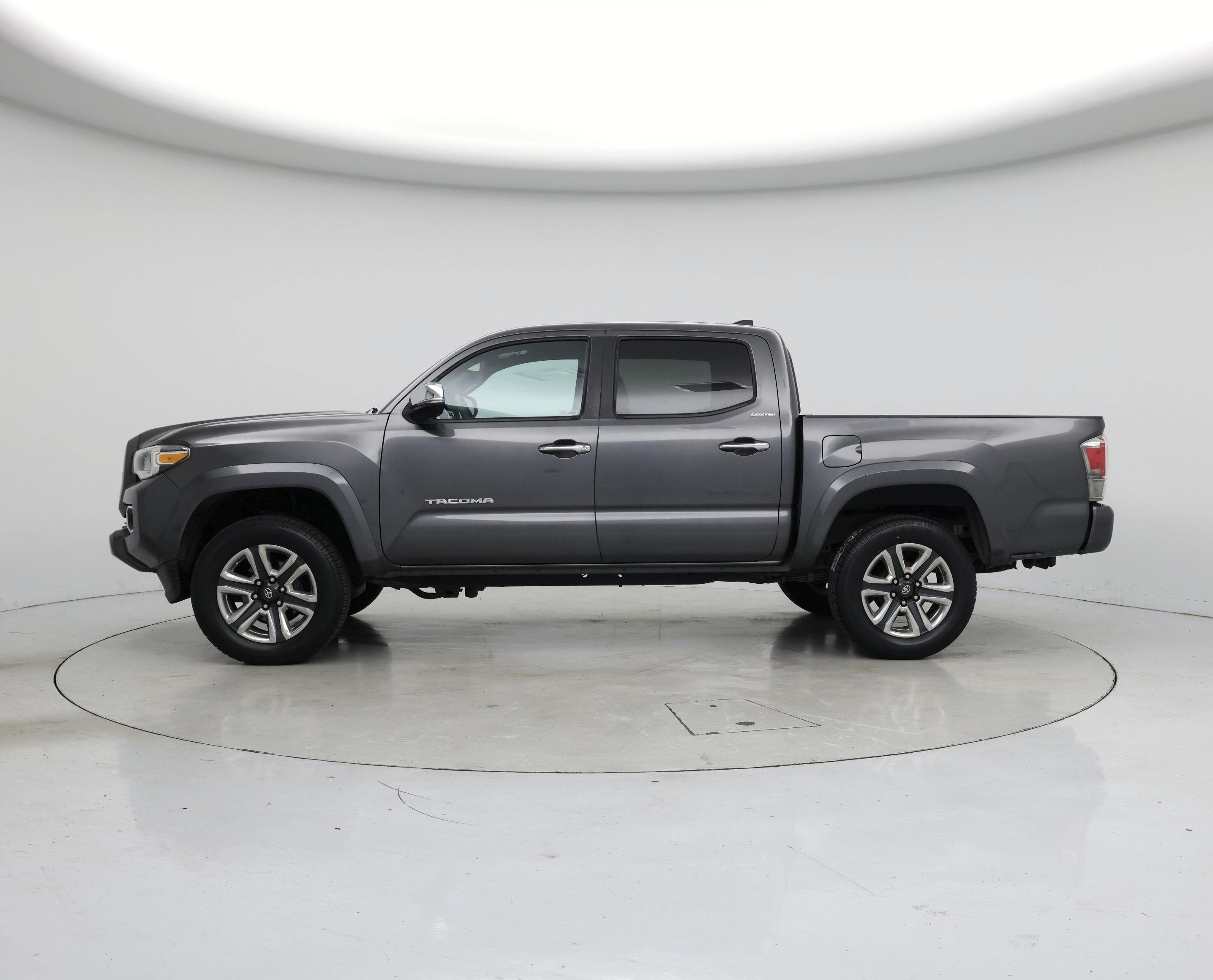 Thumbnail: 2016 Toyota Tacoma - 3