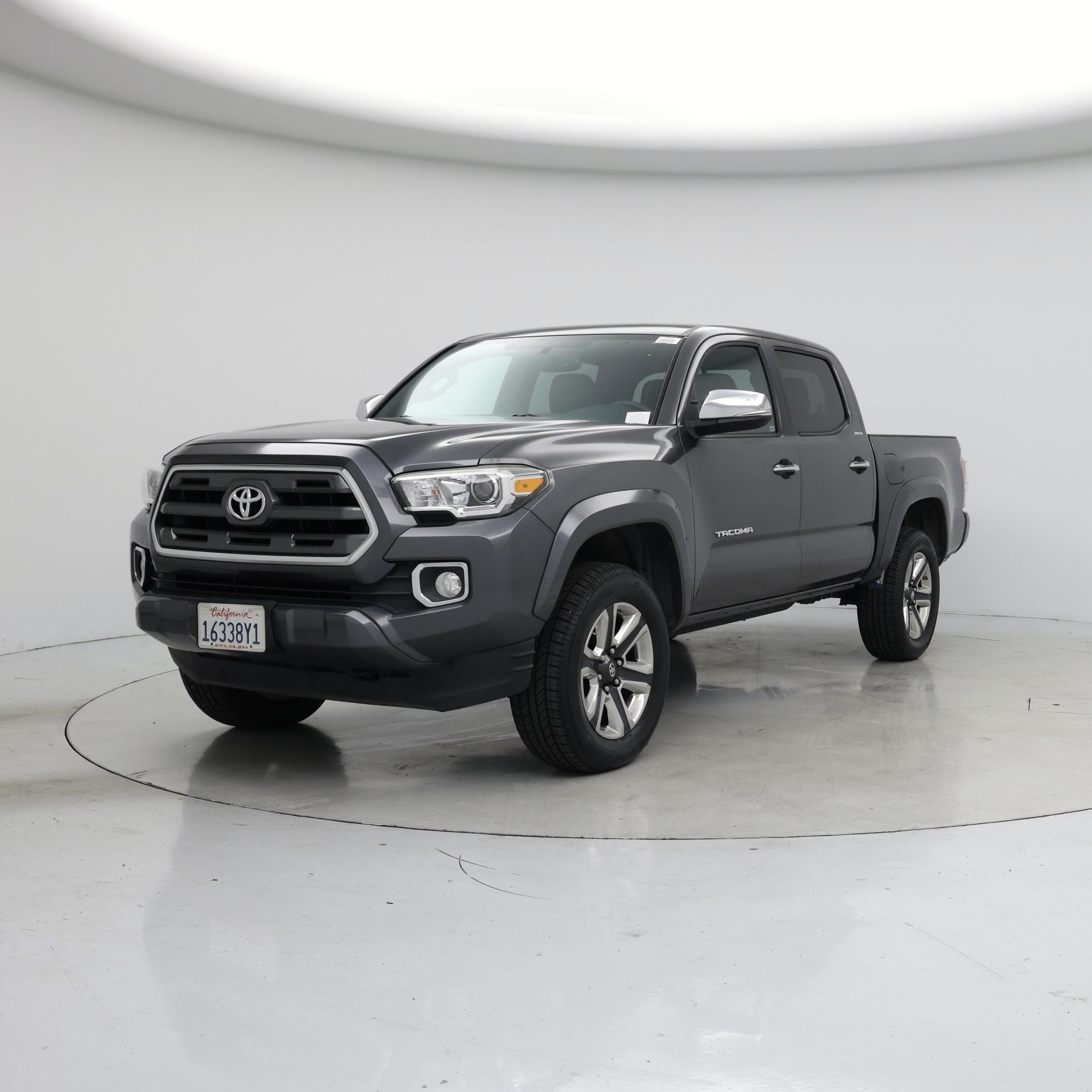 Thumbnail: 2016 Toyota Tacoma - 4