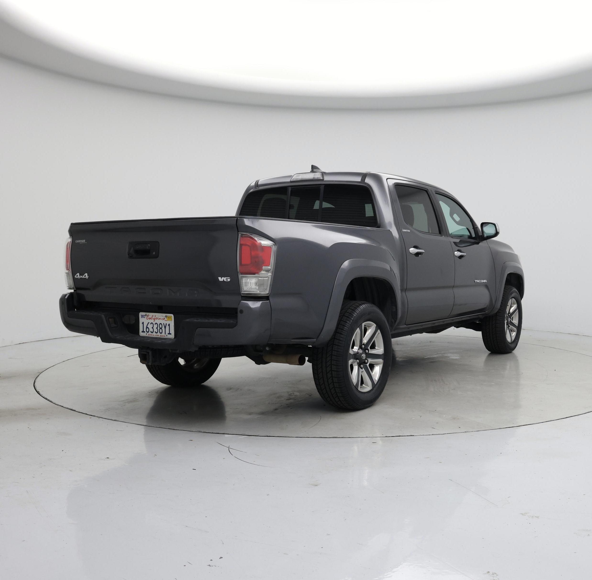 Thumbnail: 2016 Toyota Tacoma - 8