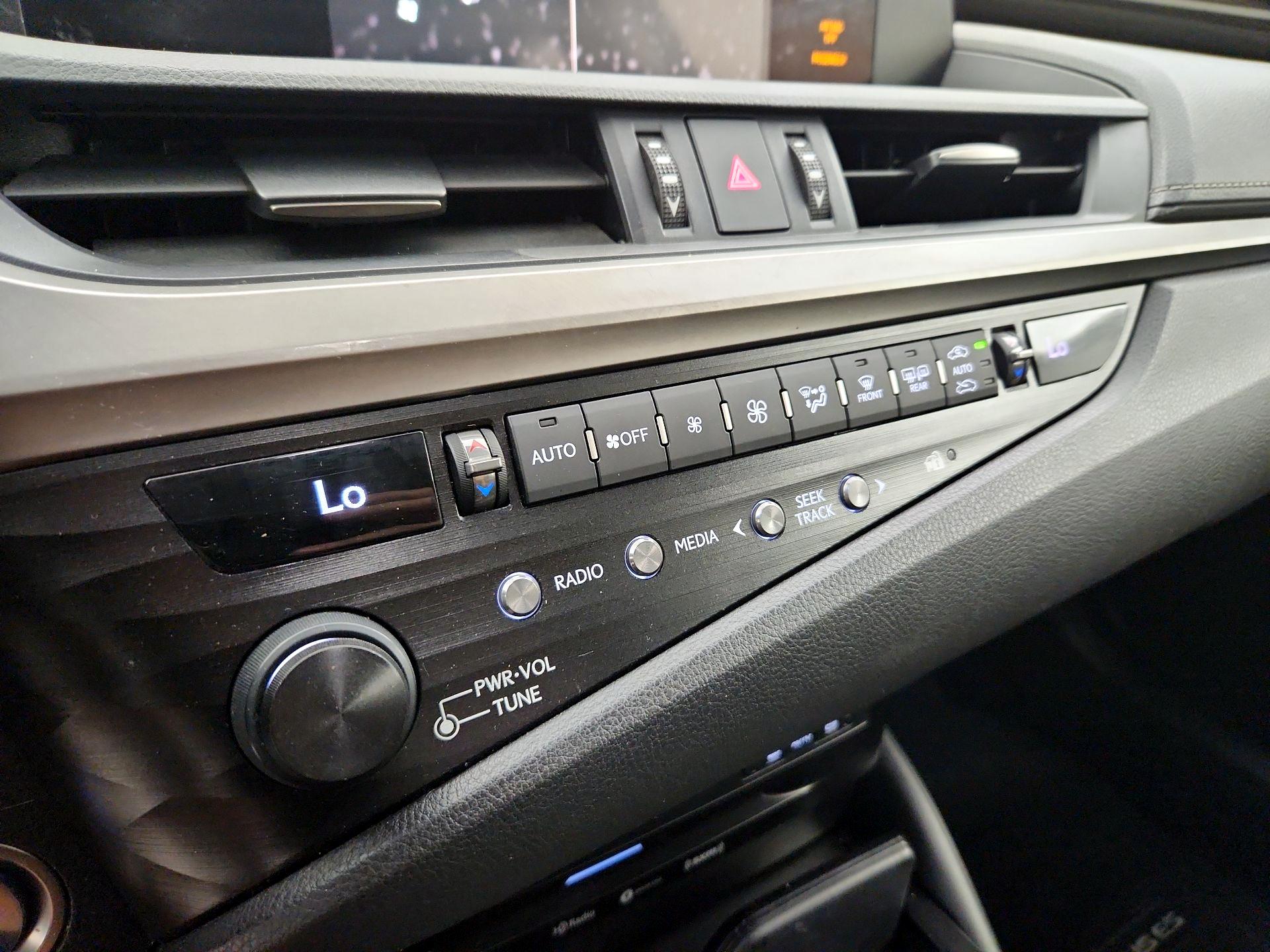 Thumbnail: 2019 Lexus ES - 16