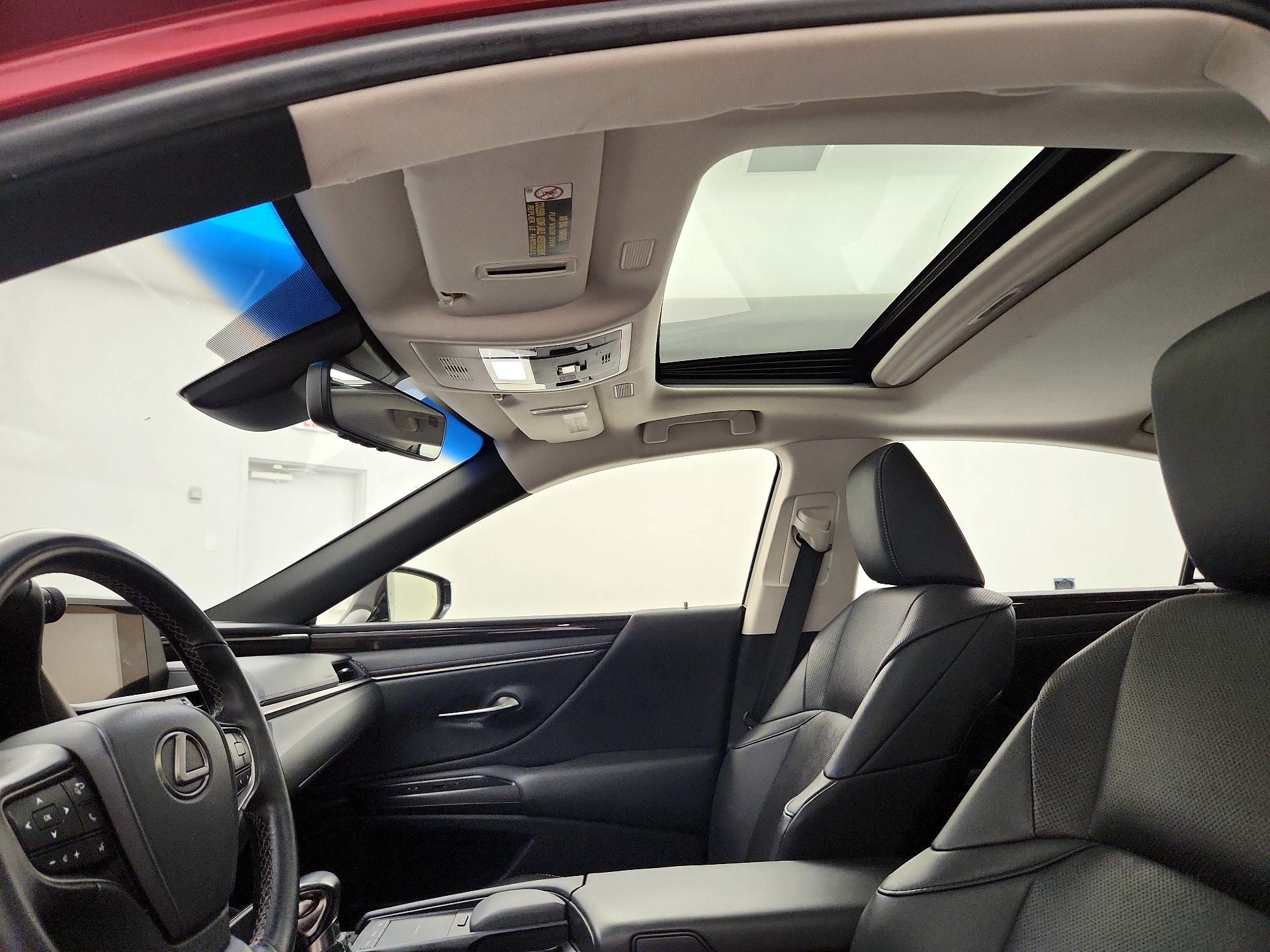 Thumbnail: 2019 Lexus ES - 19