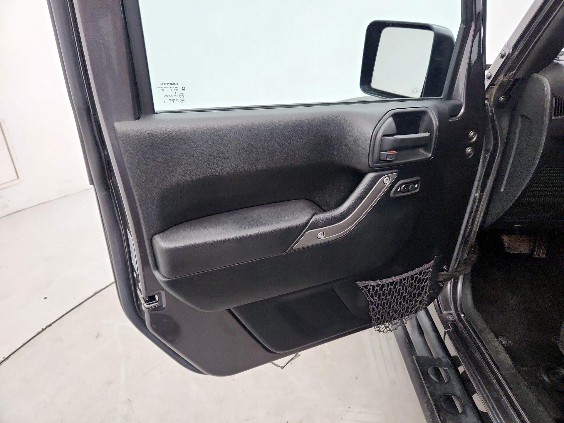 Thumbnail: 2017 Jeep Wrangler - 12
