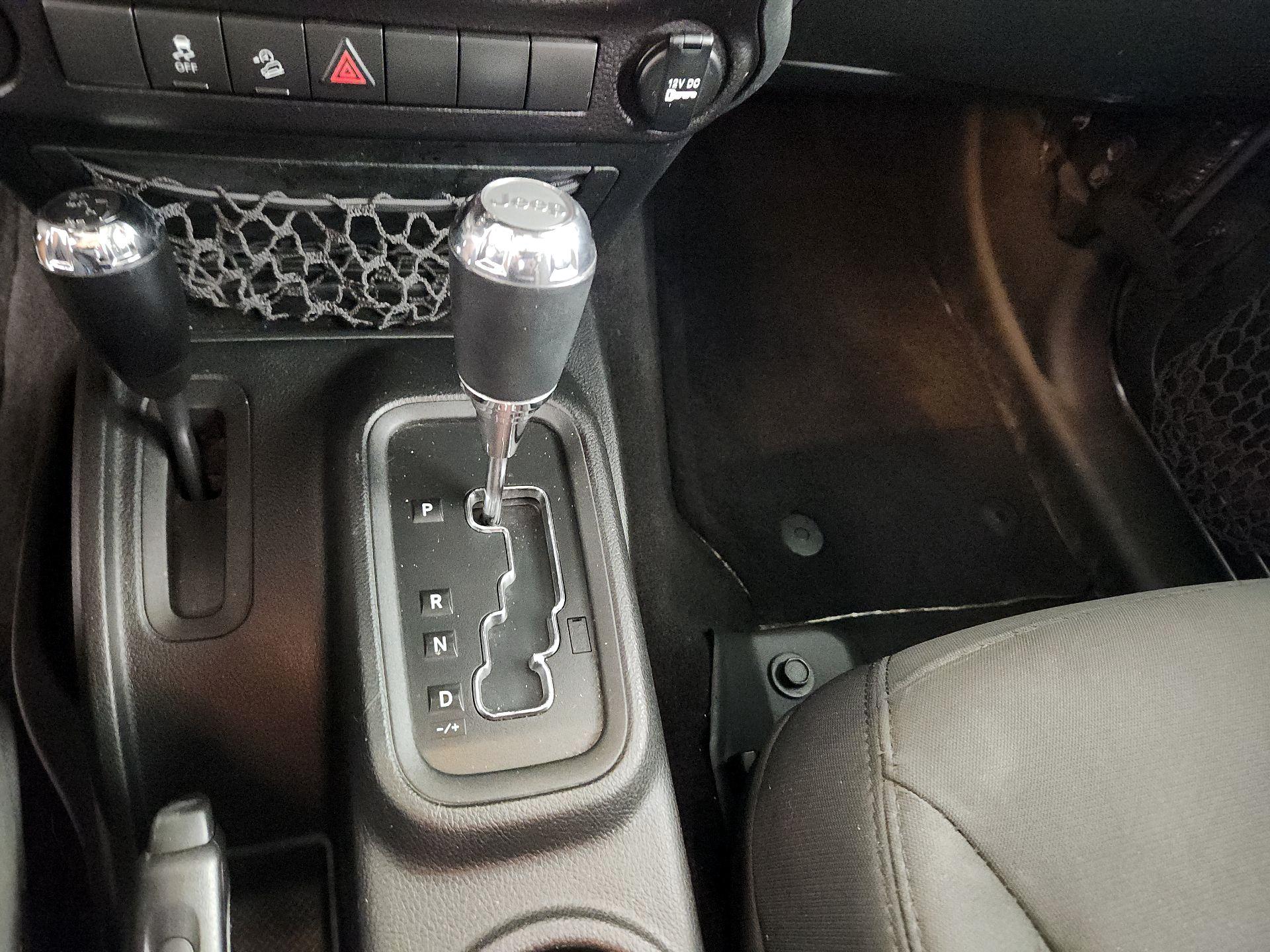 Thumbnail: 2017 Jeep Wrangler - 15