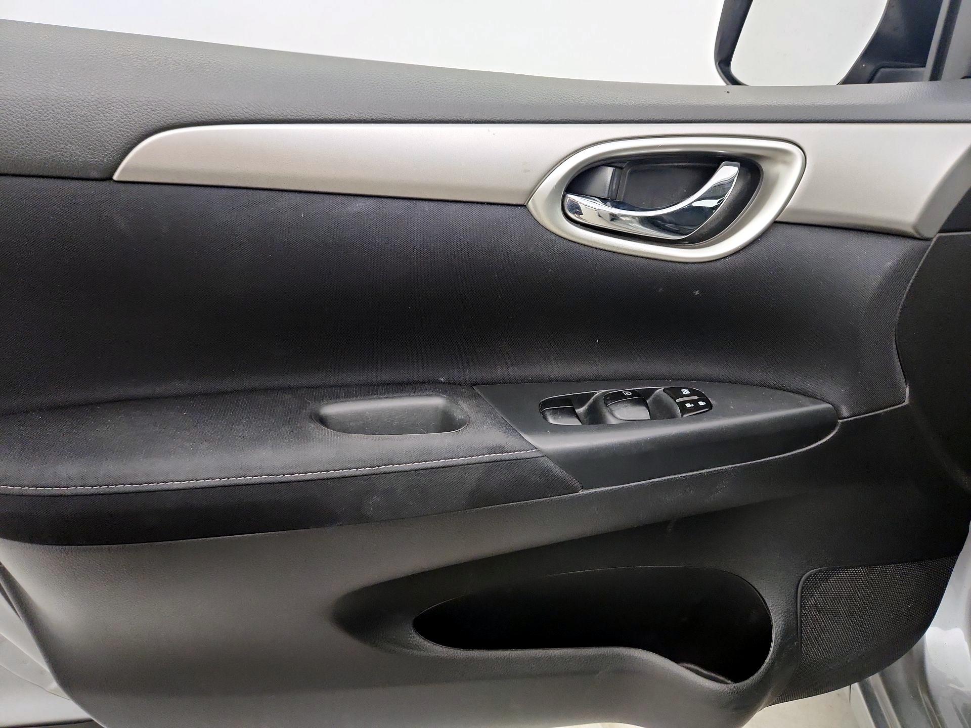 Thumbnail: 2014 Nissan Sentra - 12