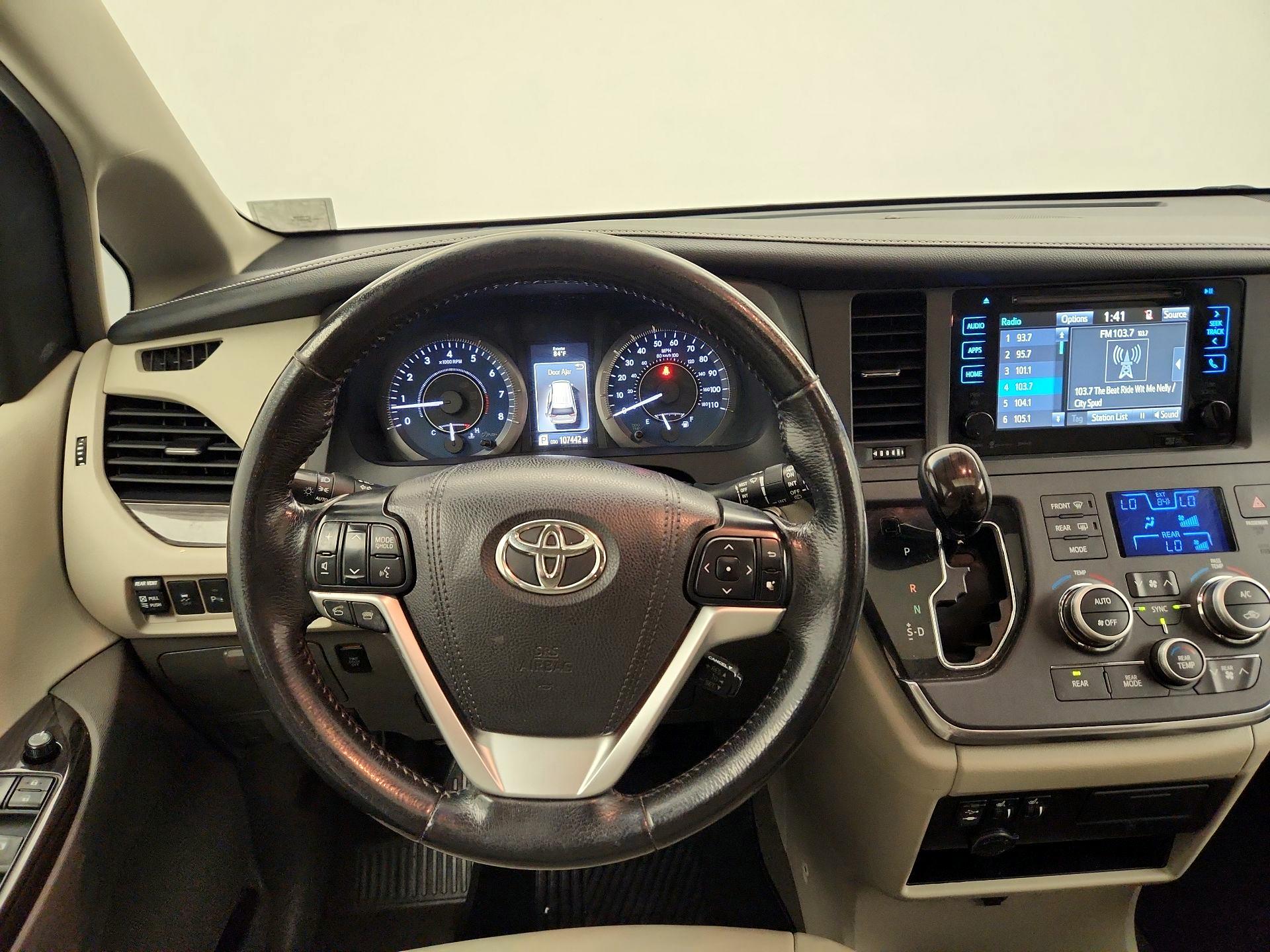 Thumbnail: 2017 Toyota Sienna - 10