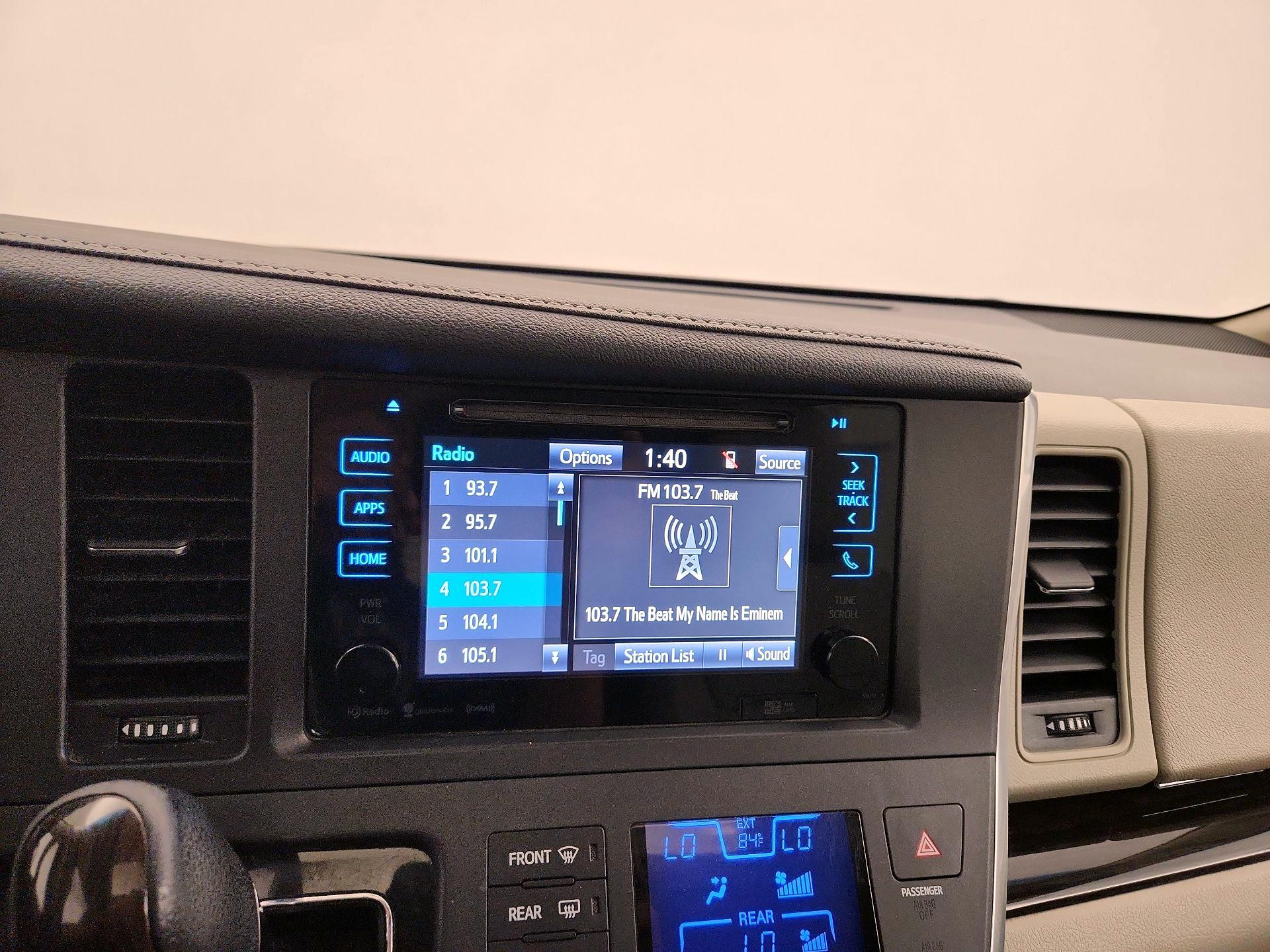 Thumbnail: 2017 Toyota Sienna - 15