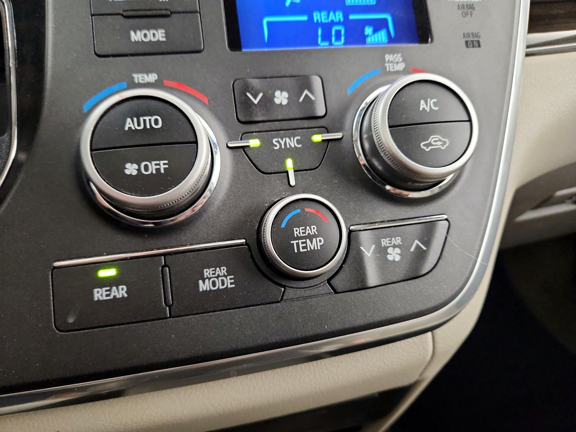 Thumbnail: 2017 Toyota Sienna - 16