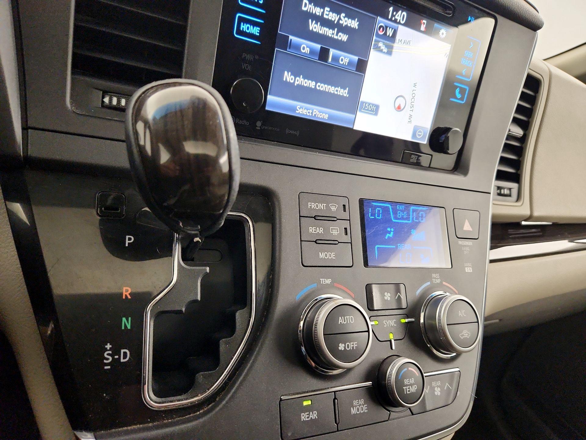 Thumbnail: 2017 Toyota Sienna - 17