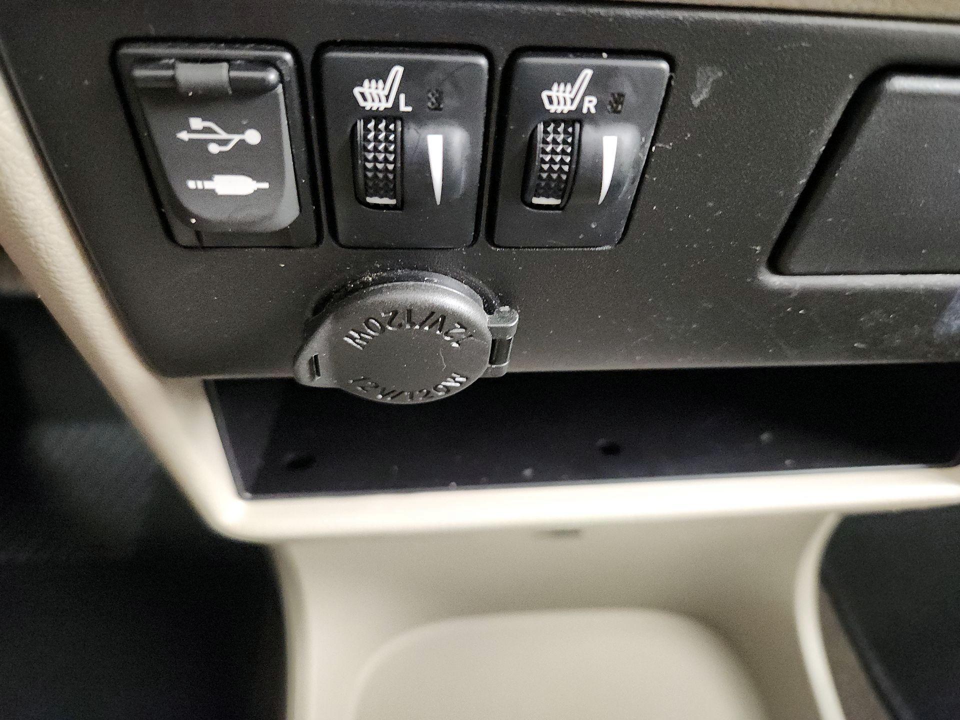 Thumbnail: 2017 Toyota Sienna - 18