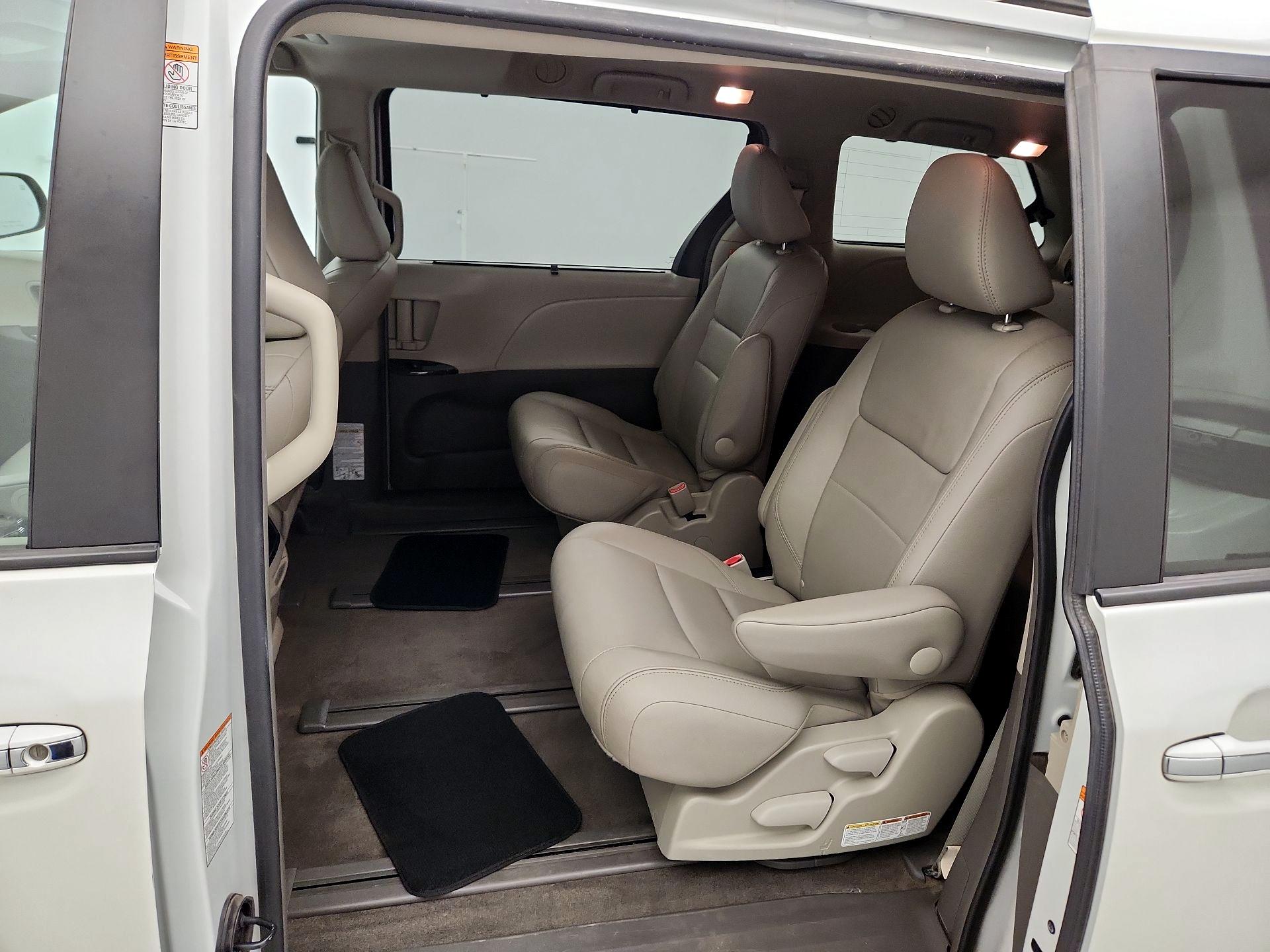 Thumbnail: 2017 Toyota Sienna - 20