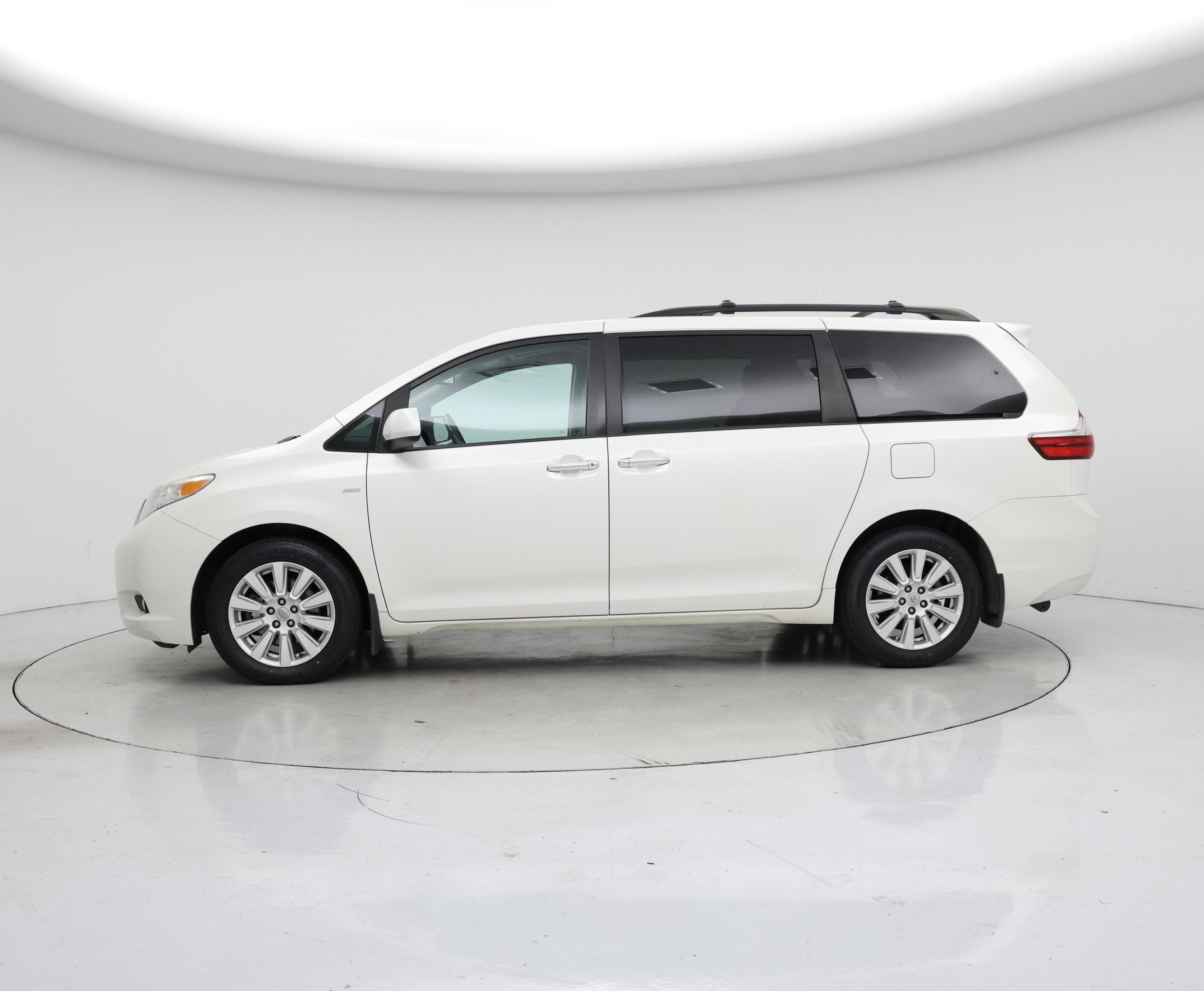 Thumbnail: 2017 Toyota Sienna - 3