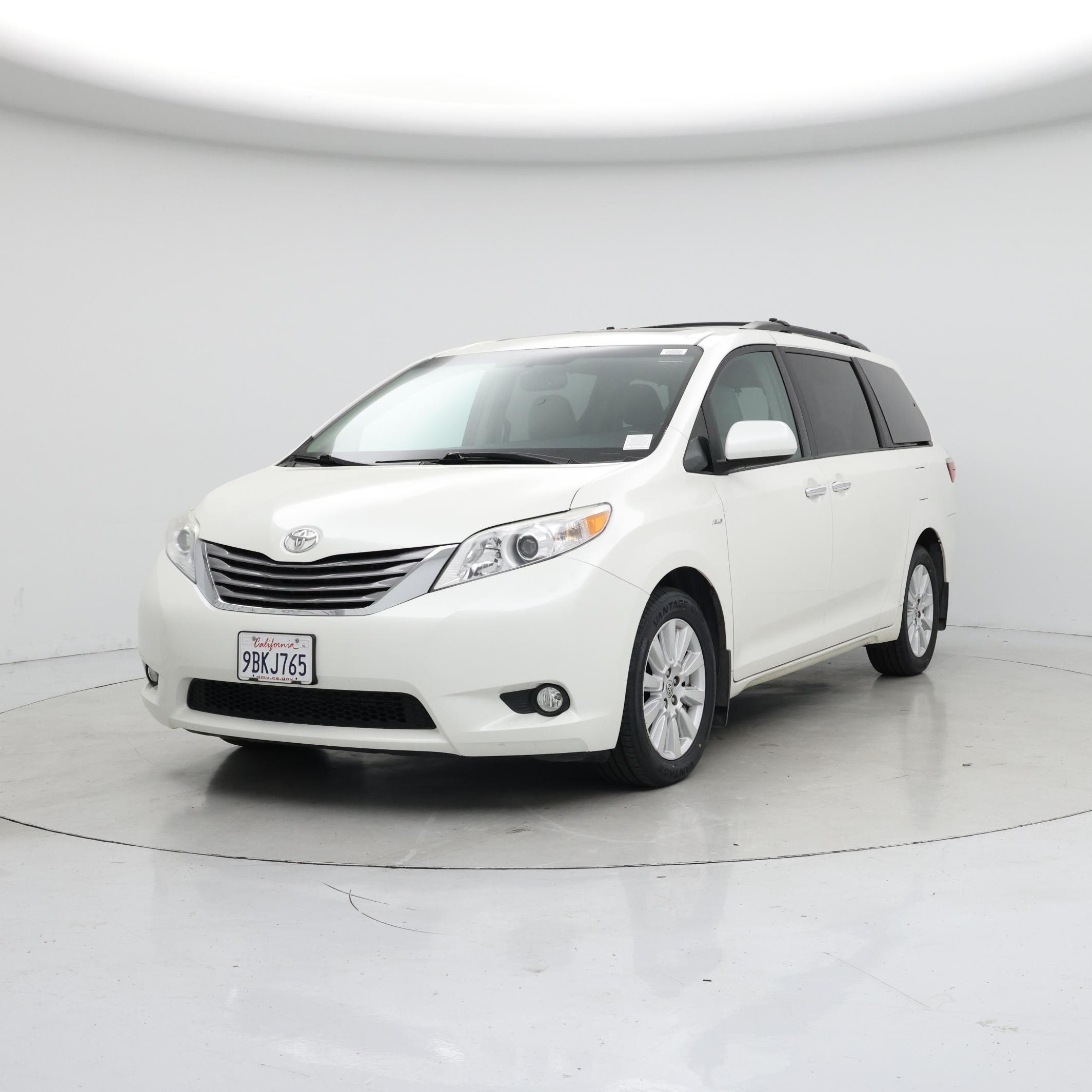 Thumbnail: 2017 Toyota Sienna - 4