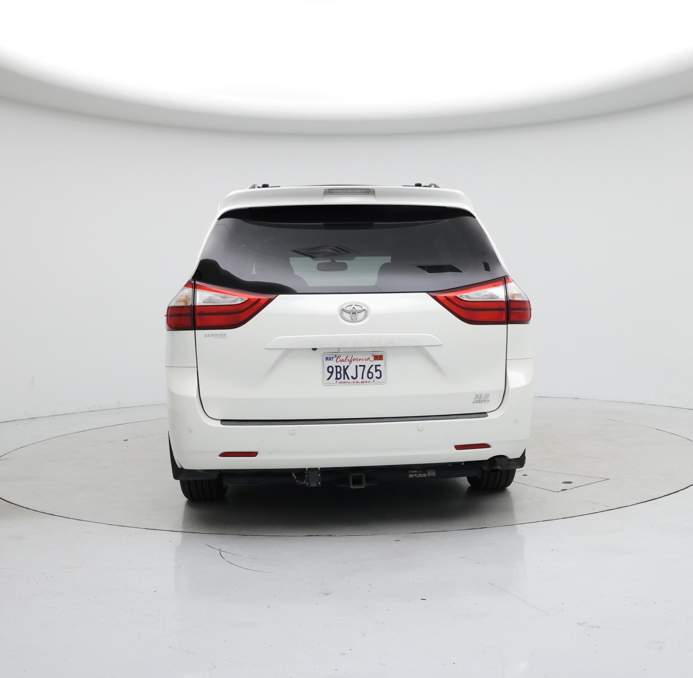 Thumbnail: 2017 Toyota Sienna - 6