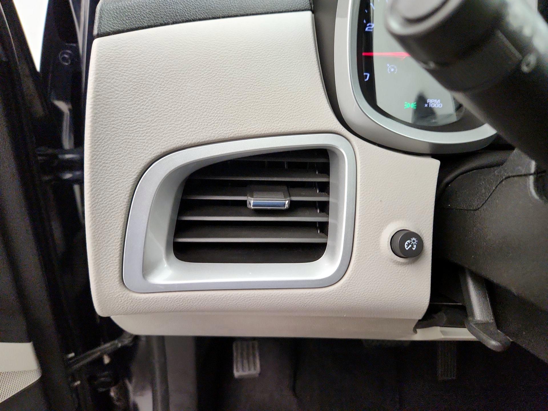 Thumbnail: 2015 Chevrolet Equinox - 13